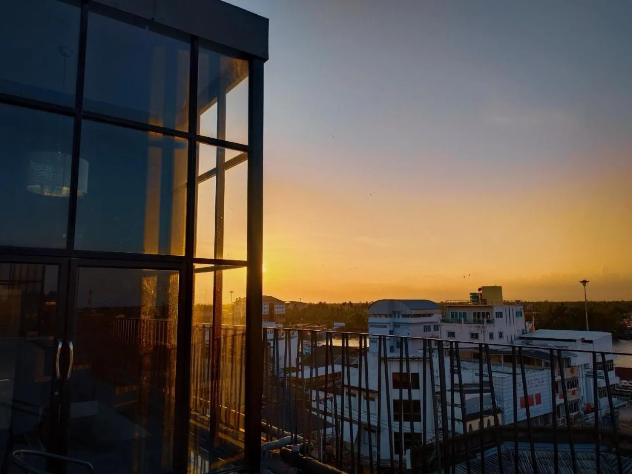 The Harbour Front Hotel