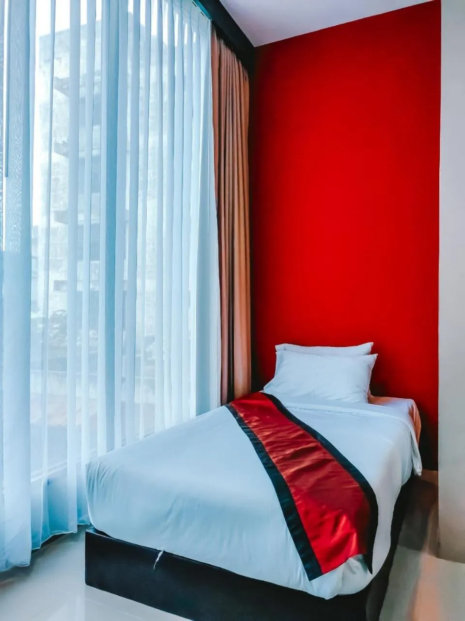 Bed in The Harbour Front Hotel