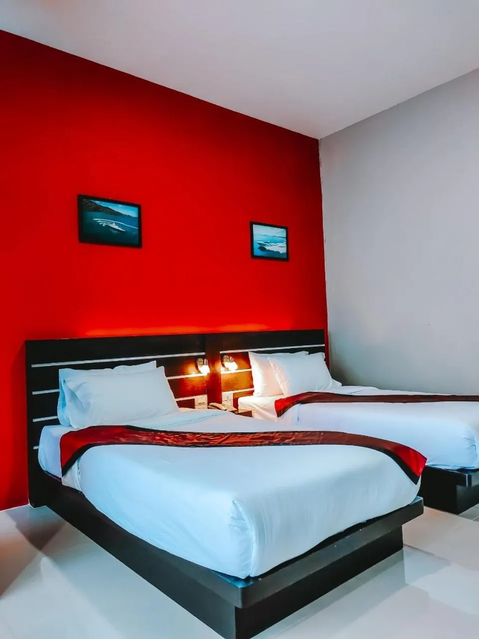 Bed in The Harbour Front Hotel