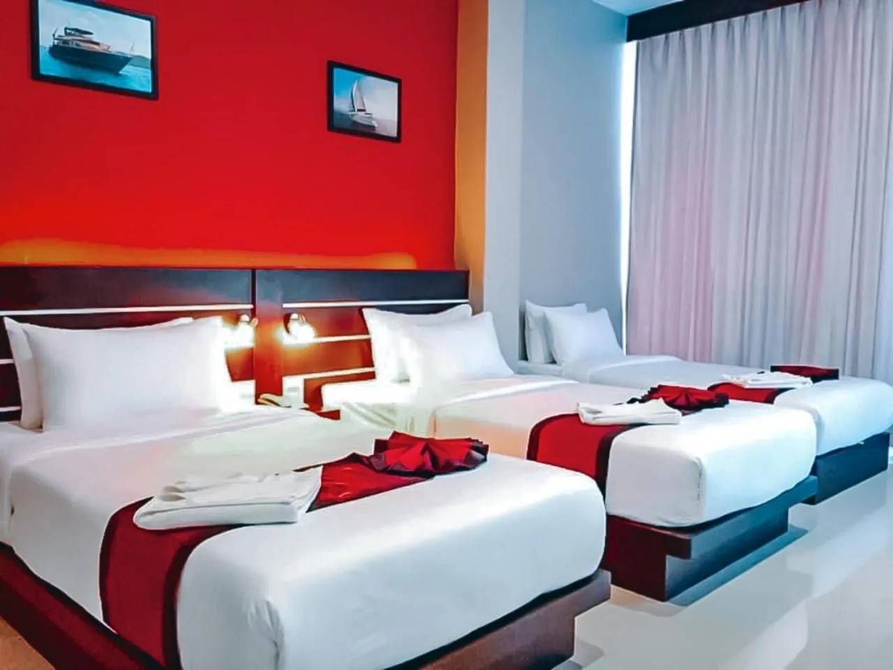 Bed in The Harbour Front Hotel