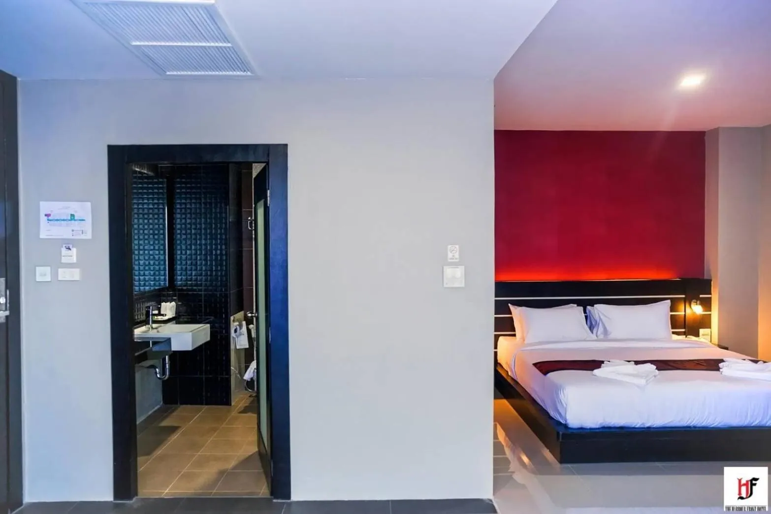 Bed in The Harbour Front Hotel