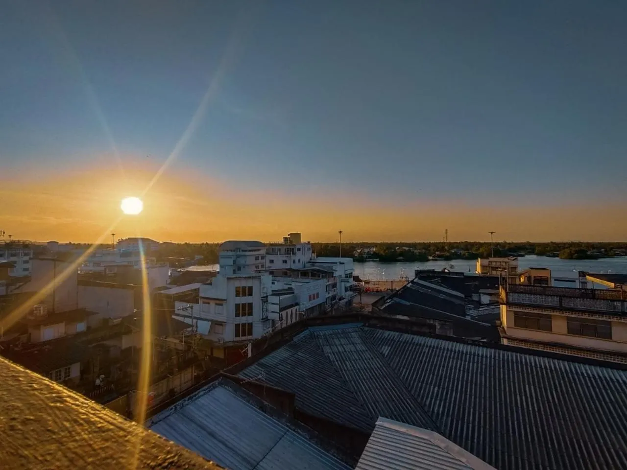 The Harbour Front Hotel