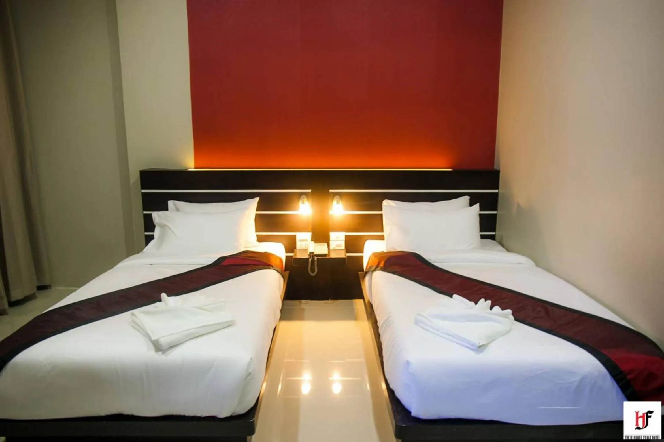 Bed in The Harbour Front Hotel