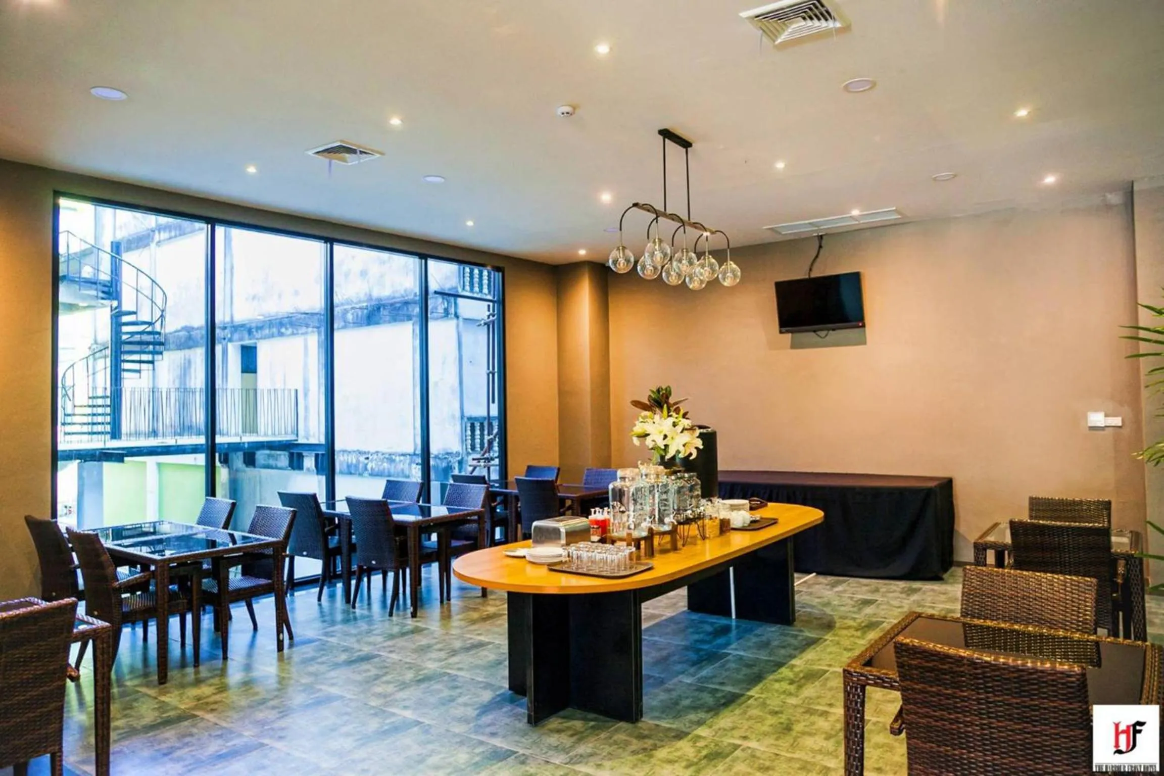 Restaurant/places to eat in The Harbour Front Hotel