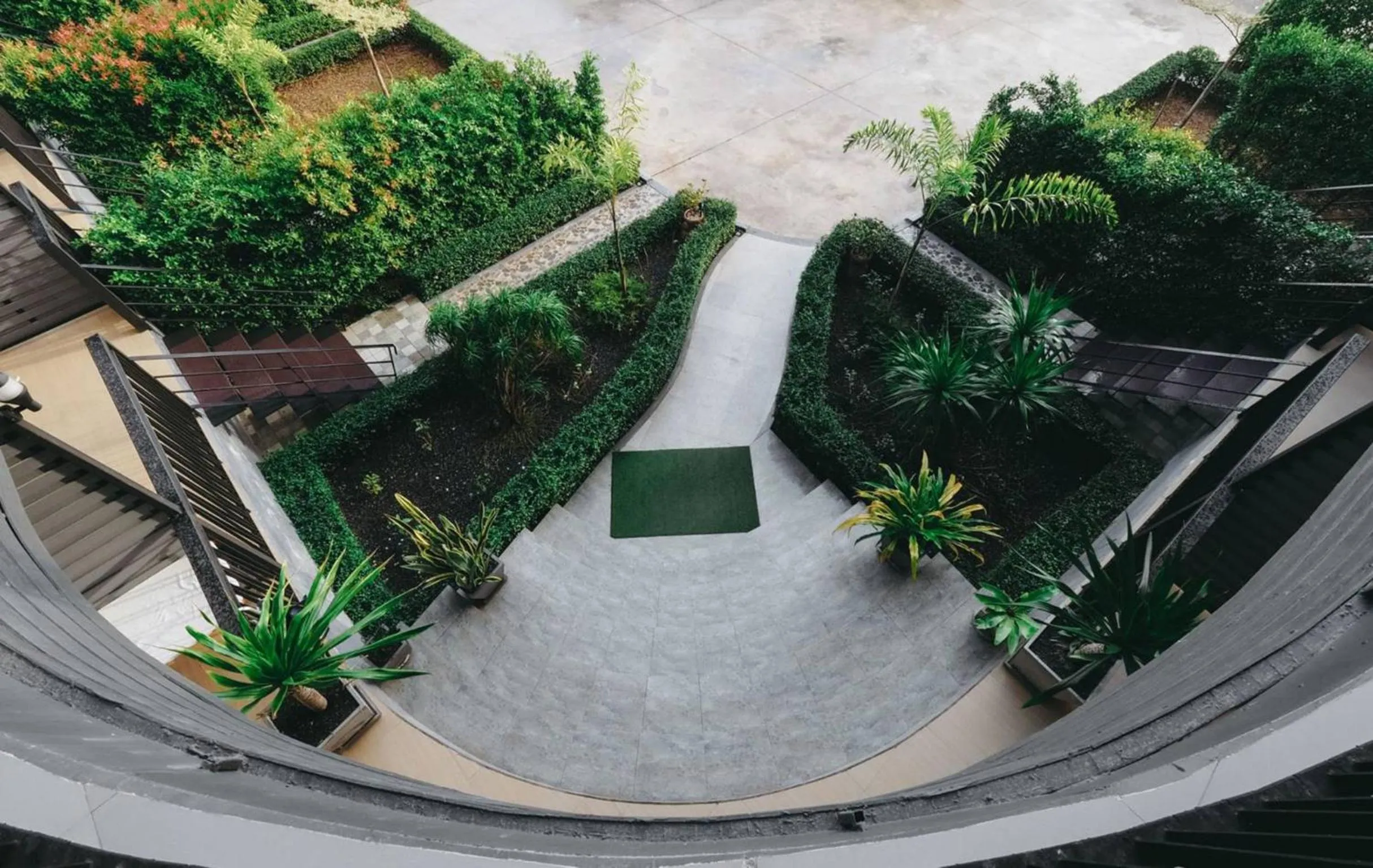 Garden view in HillSide Boutique