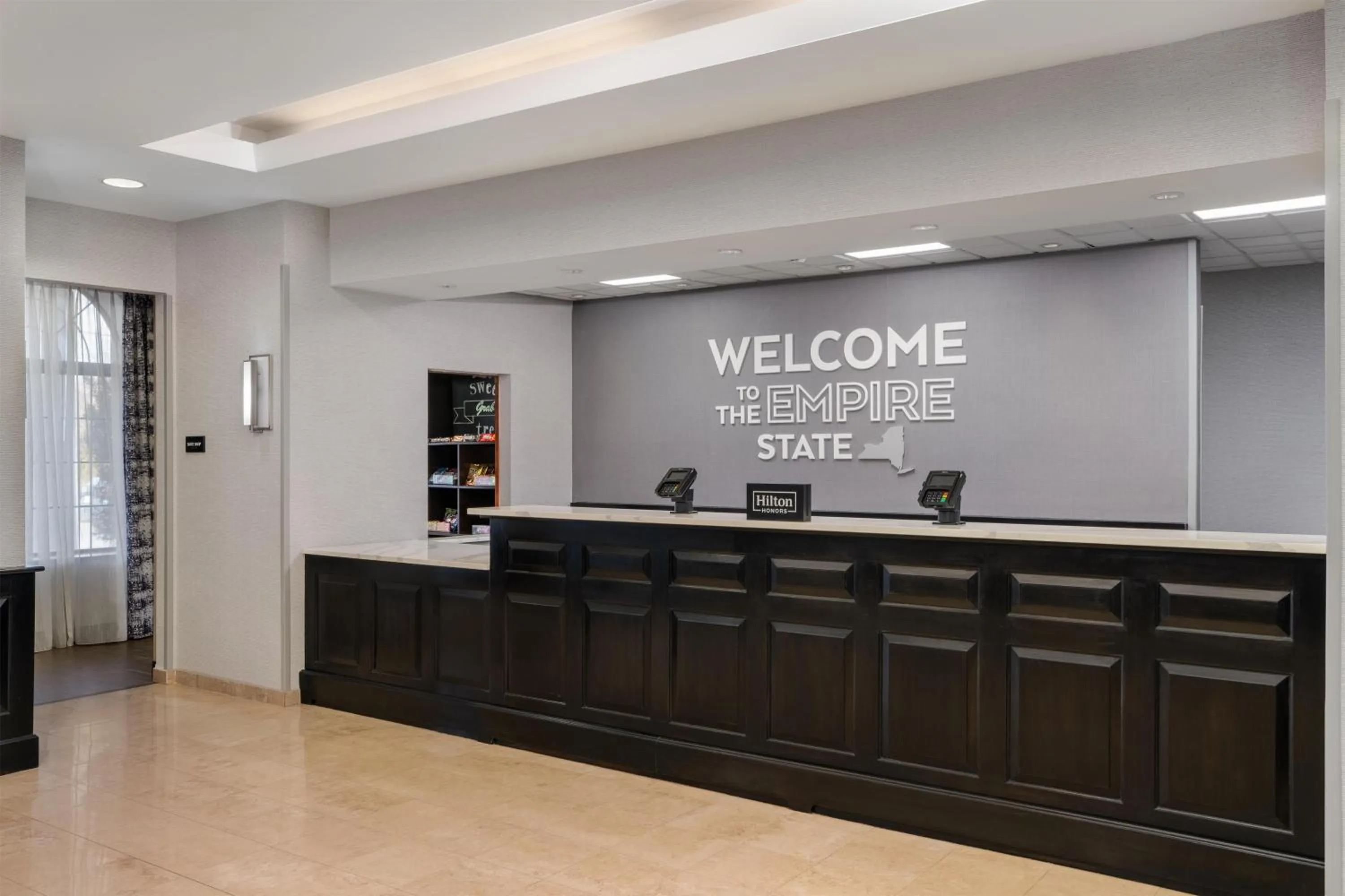 Lobby or reception in Hampton Inn & Suites By Hilton - Rockville Centre