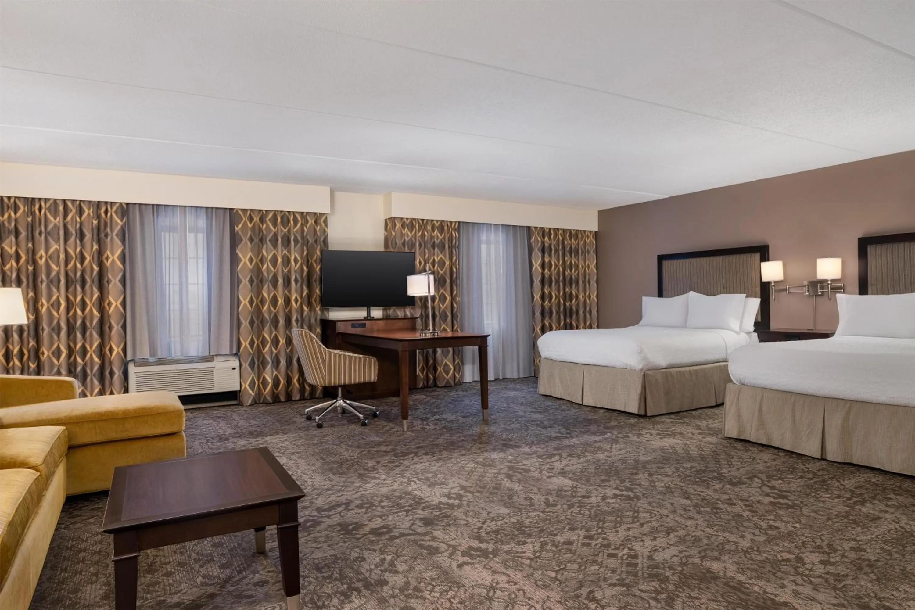 Bedroom, Bed in Hampton Inn & Suites By Hilton - Rockville Centre
