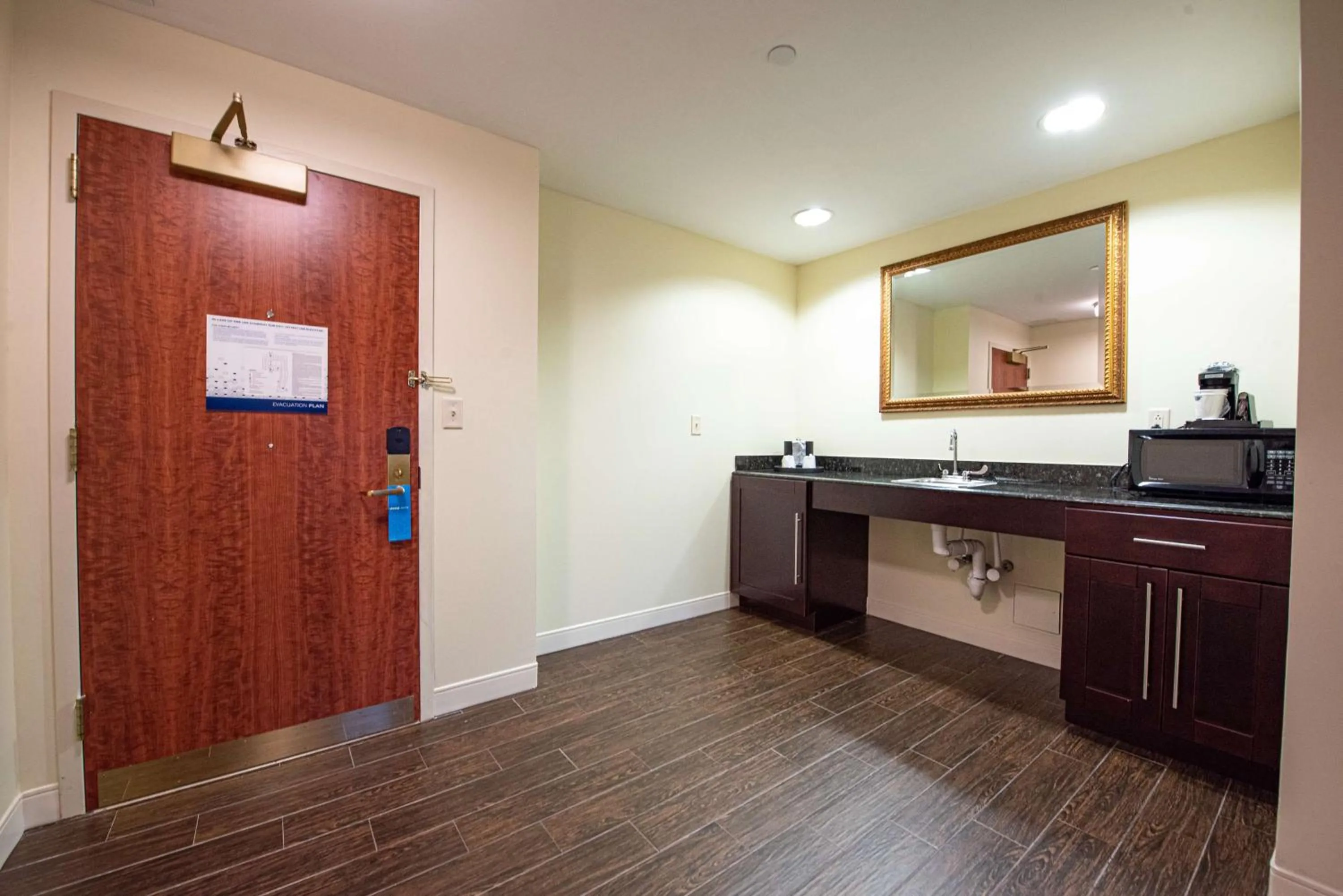 Kitchen or kitchenette in Hampton Inn & Suites By Hilton - Rockville Centre