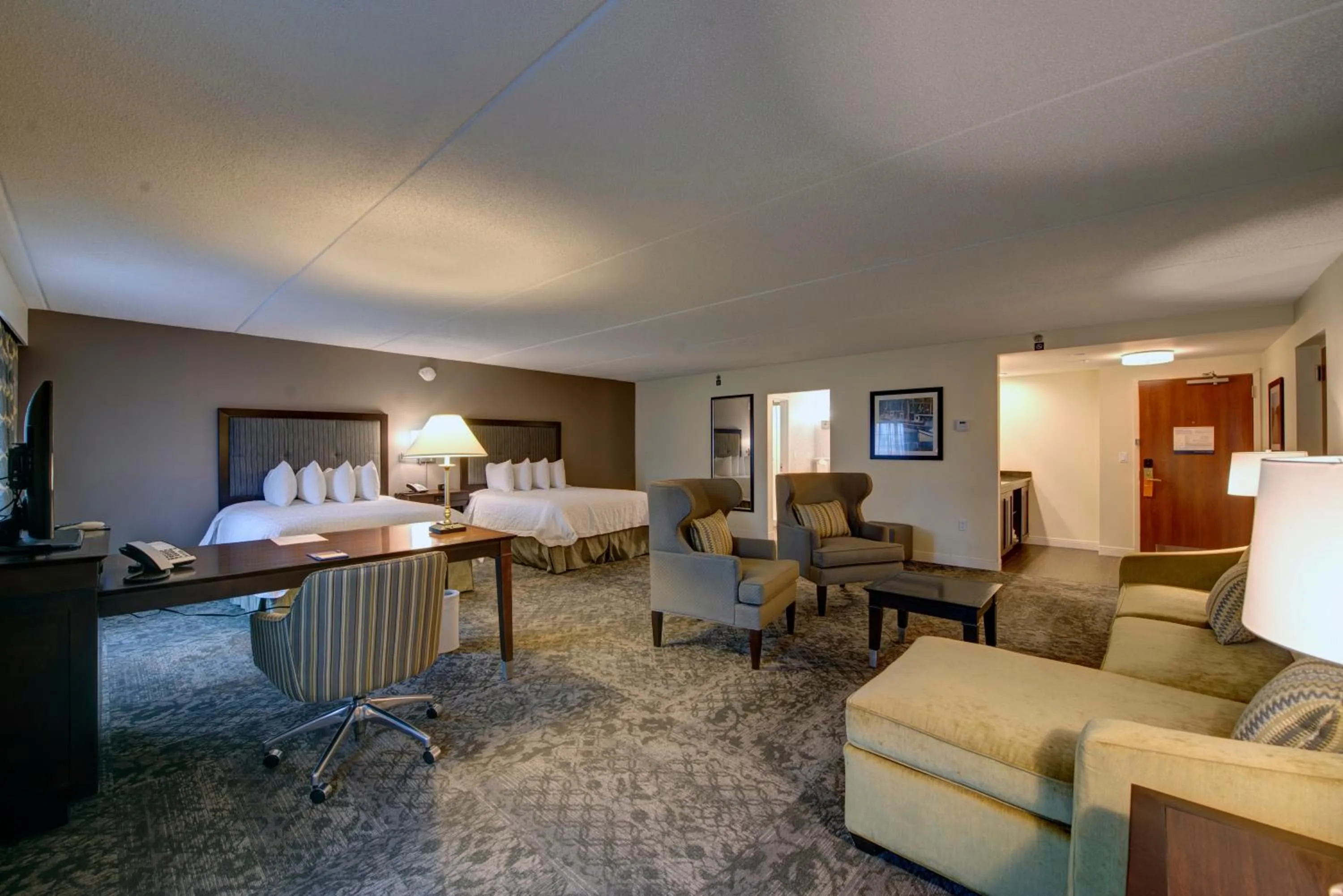 Photo of the whole room in Hampton Inn & Suites By Hilton - Rockville Centre