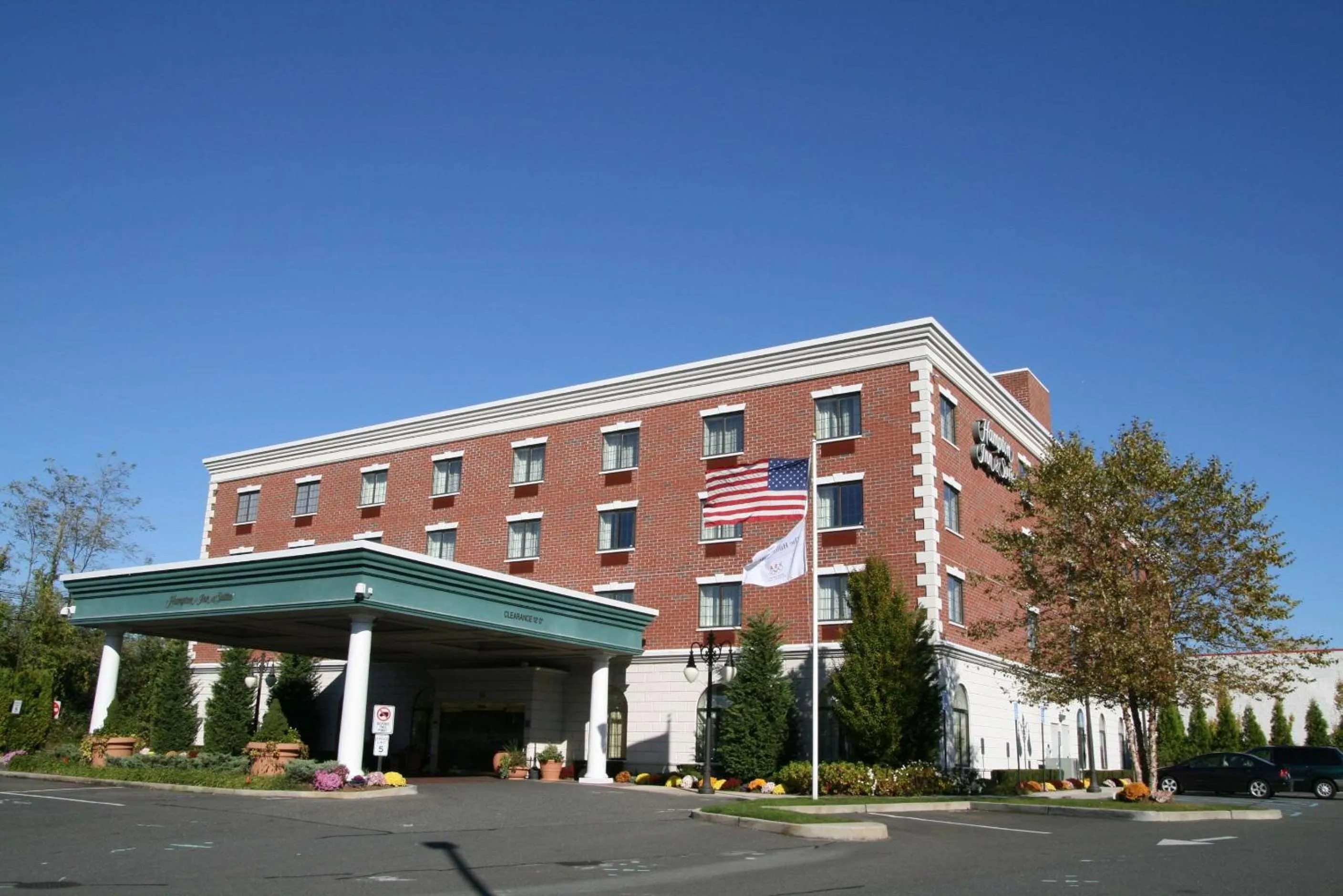 Property building in Hampton Inn & Suites By Hilton - Rockville Centre