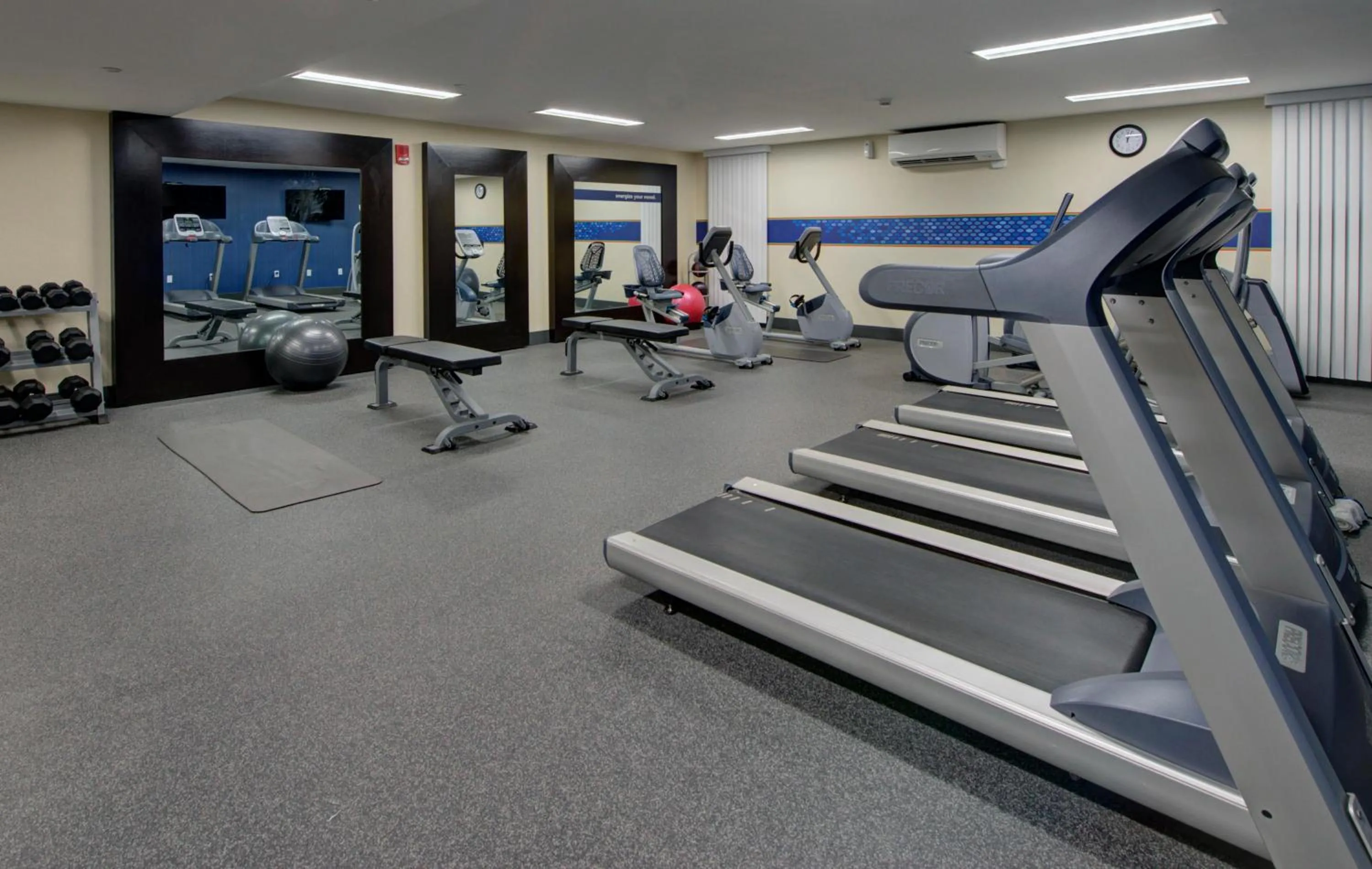 Fitness centre/facilities in Hampton Inn & Suites By Hilton - Rockville Centre