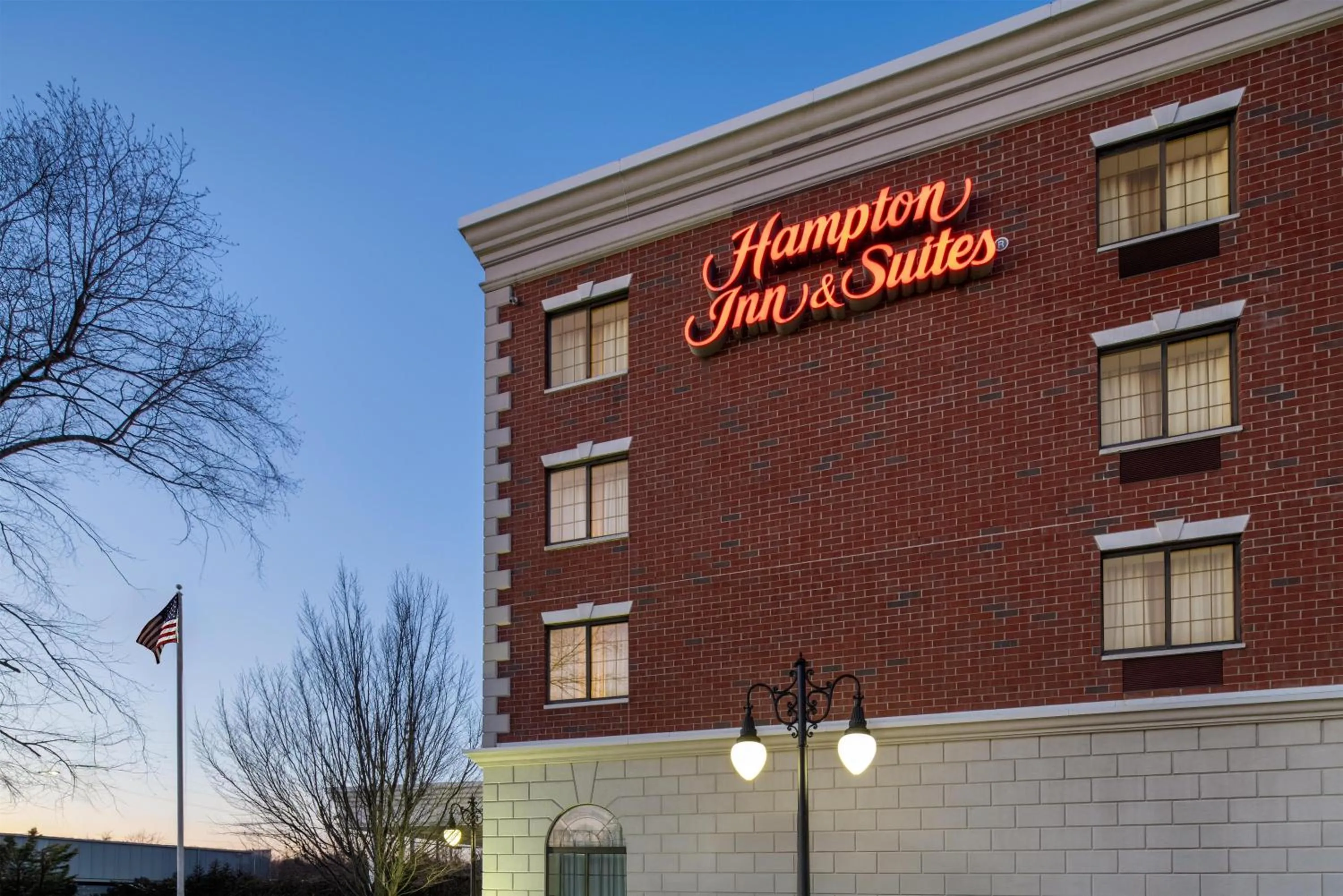 Property building in Hampton Inn & Suites By Hilton - Rockville Centre