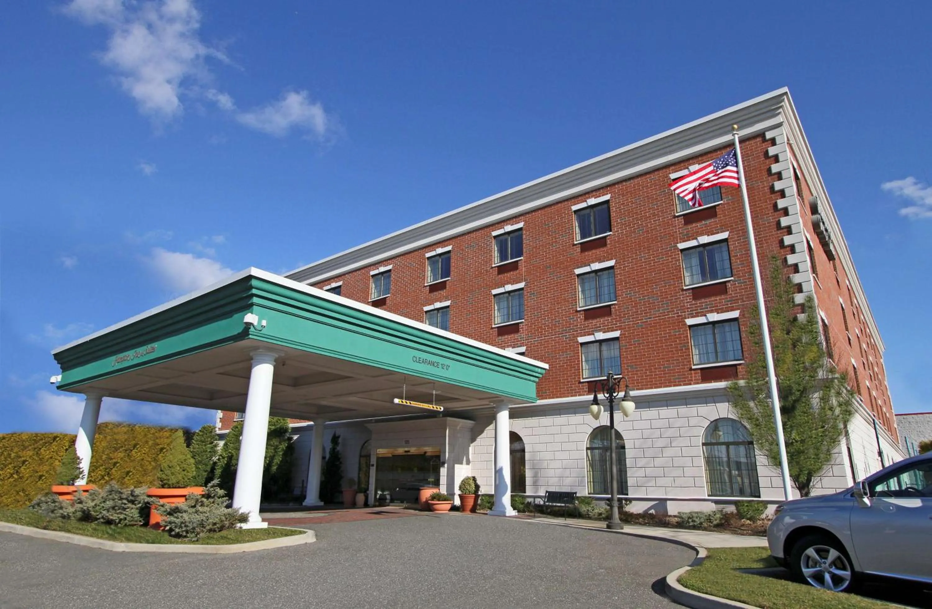 Property building in Hampton Inn & Suites By Hilton - Rockville Centre