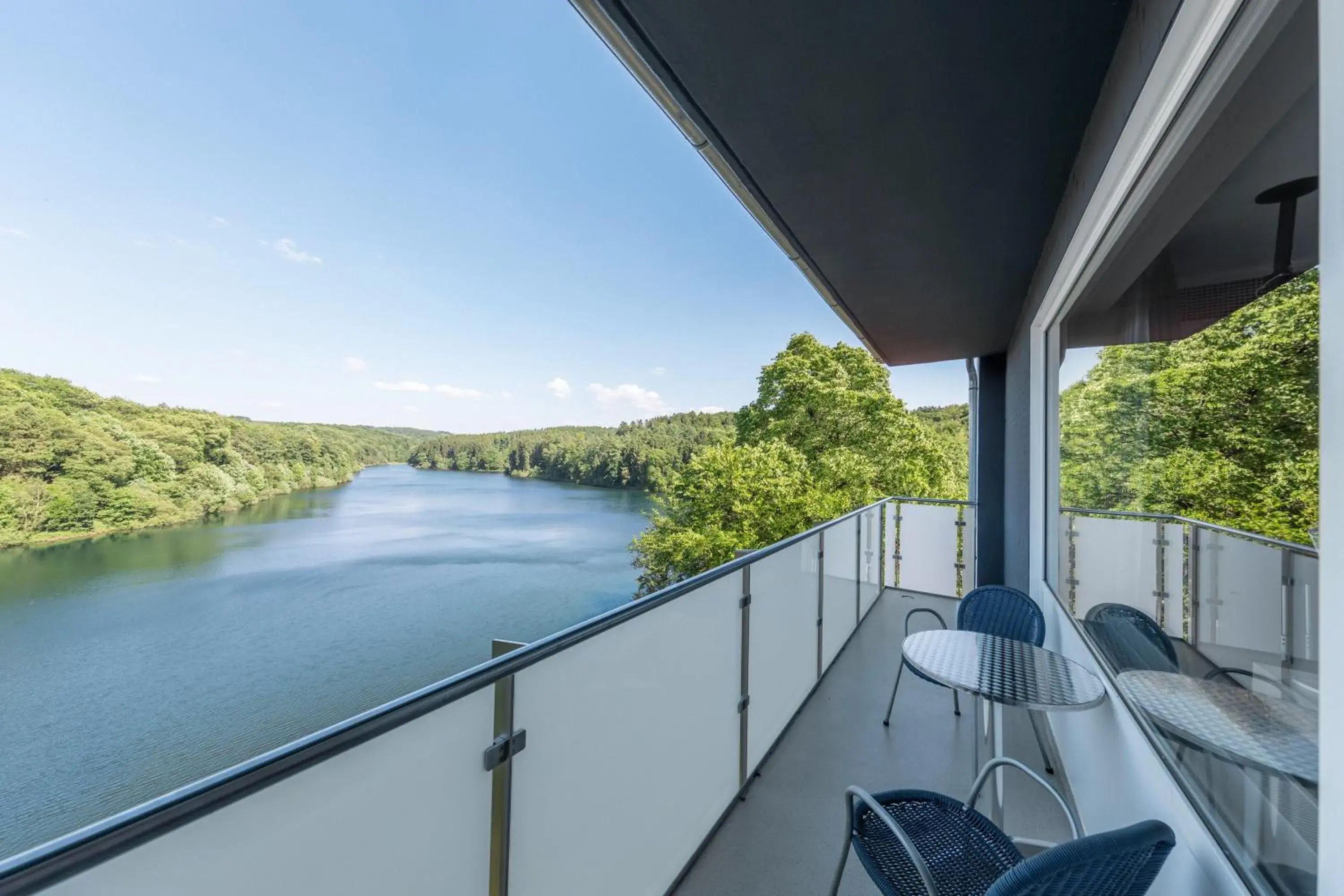 Single Room with Lake View in Serways Hotel Remscheid Single Room with Lake View in Serways Hotel Remscheid