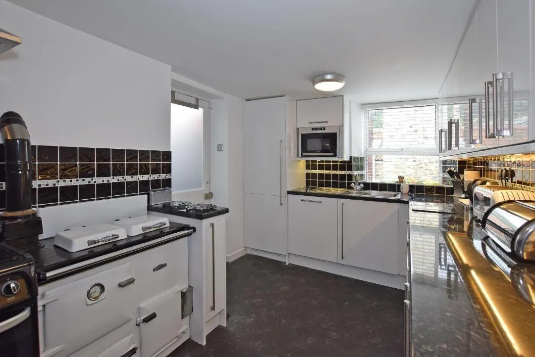 Belmont House Beer - Adults Only - Free Parking