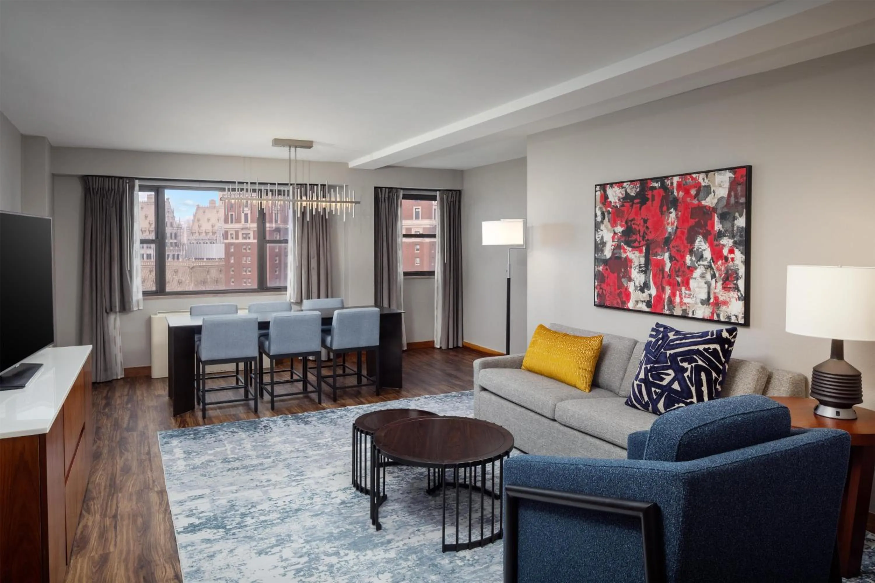 Living room in DoubleTree by Hilton Hotel & Suites Pittsburgh Downtown