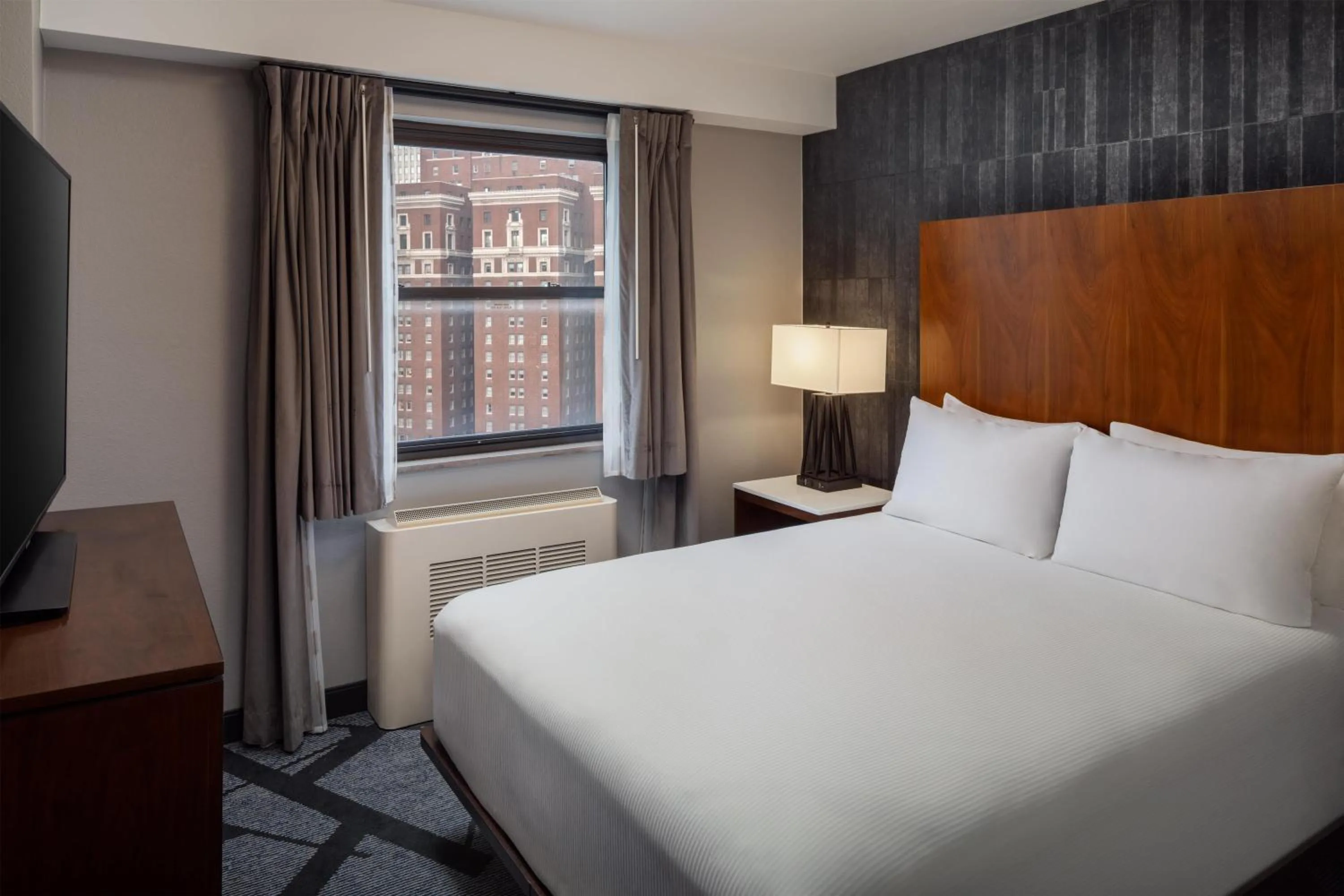 Bed in DoubleTree by Hilton Hotel & Suites Pittsburgh Downtown