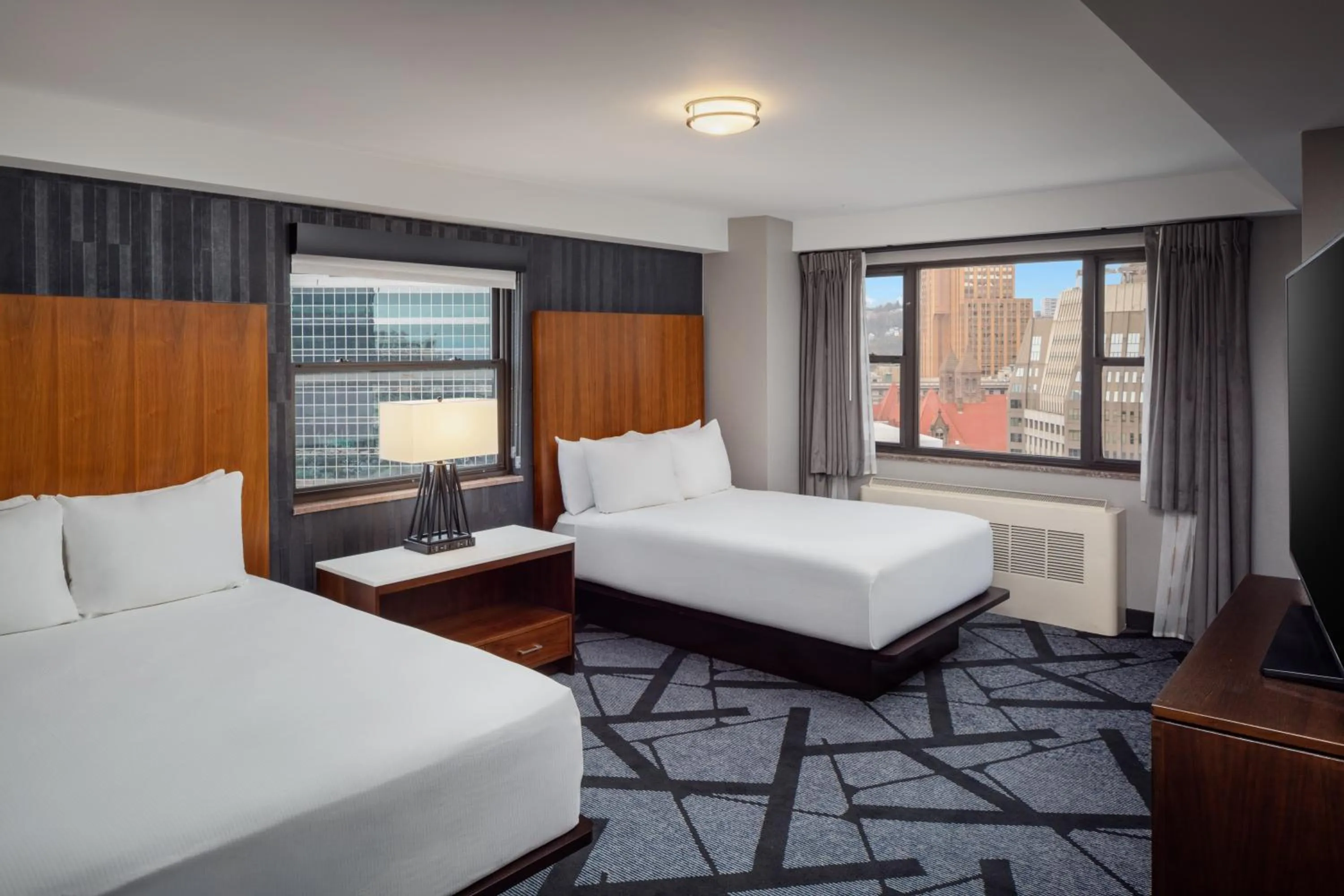 Bedroom, Bed in DoubleTree by Hilton Hotel & Suites Pittsburgh Downtown
