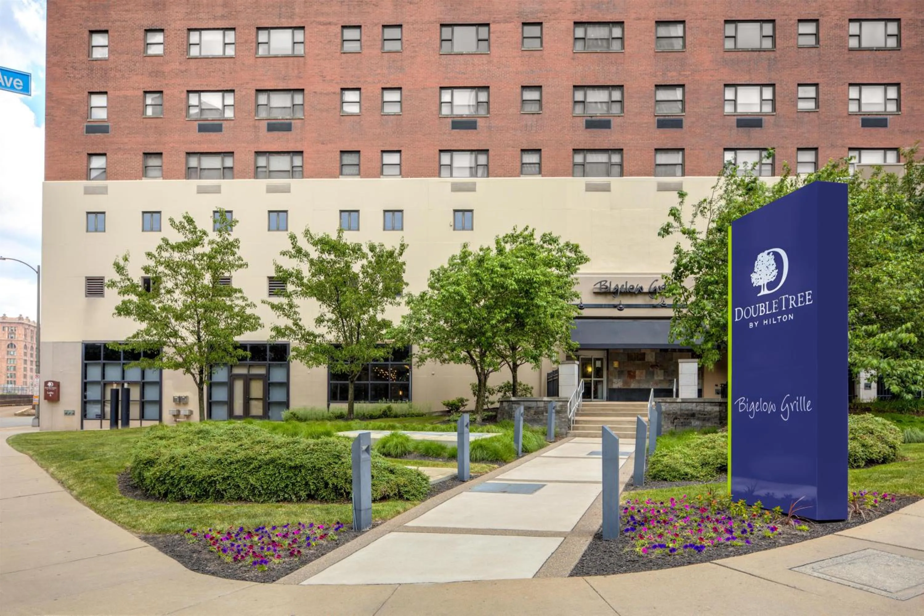 Property building in DoubleTree by Hilton Hotel & Suites Pittsburgh Downtown