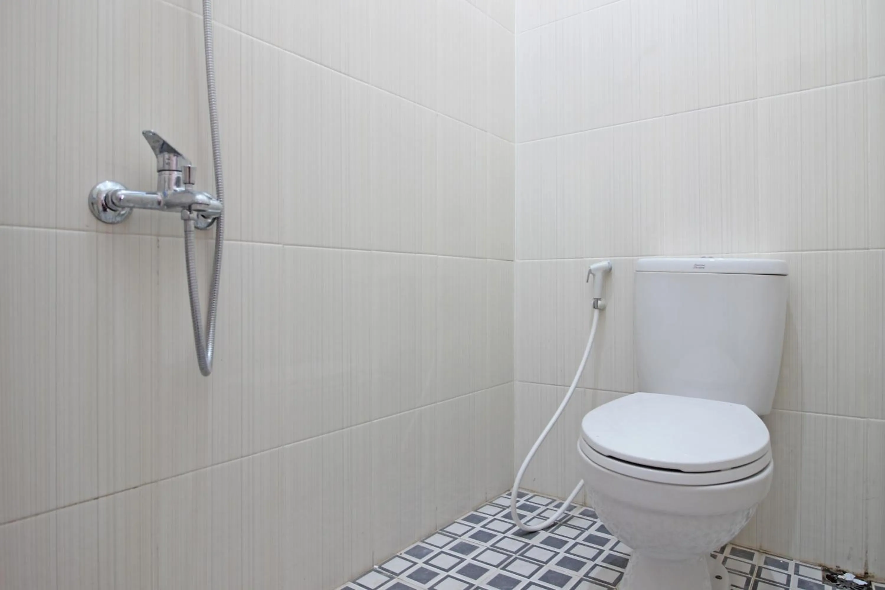 Bathroom in RedDoorz near Terminal Tirtonadi