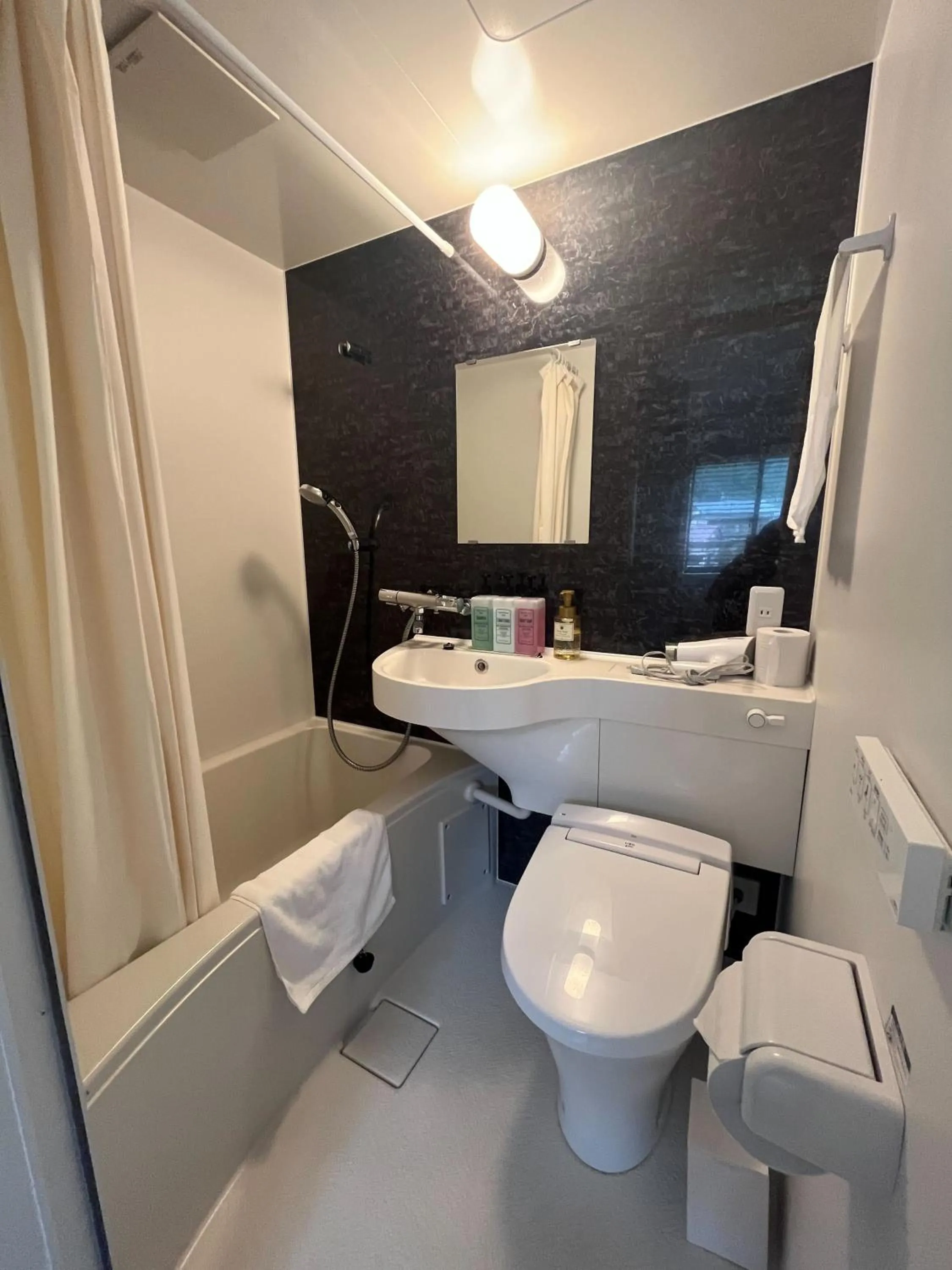 Bathroom in Dot Hostel&Bar 富士山