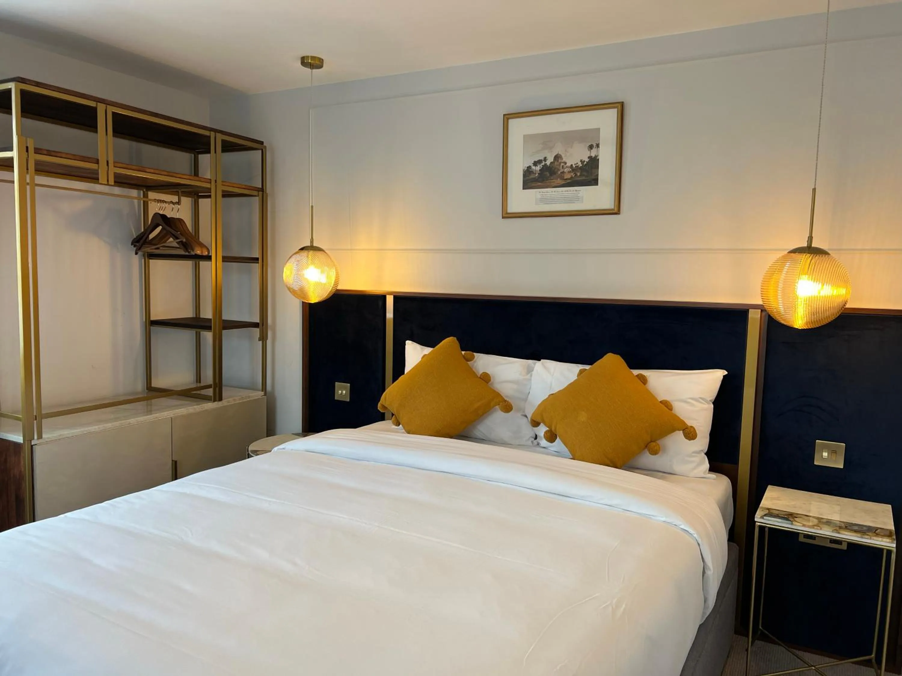 Bed in Three Falcons