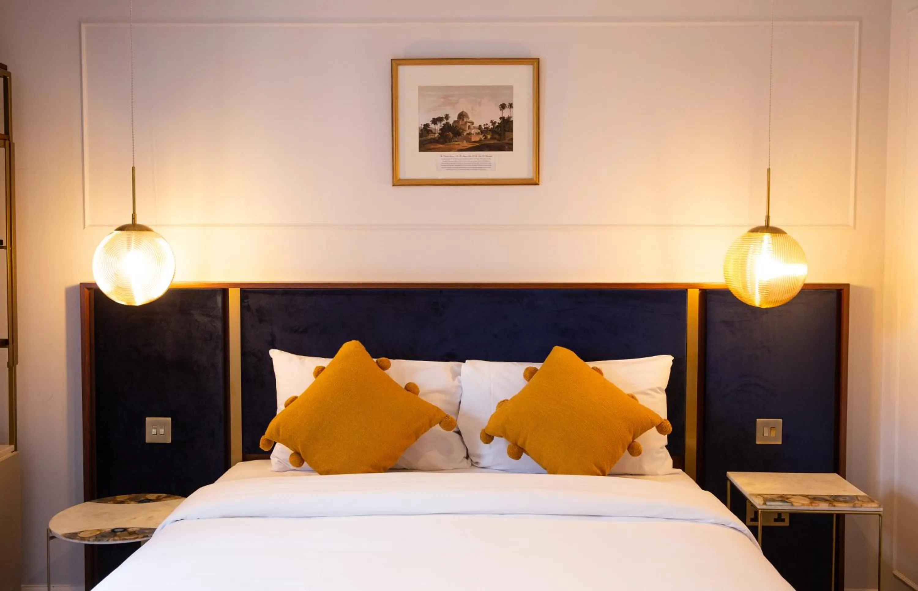 Bed in Three Falcons