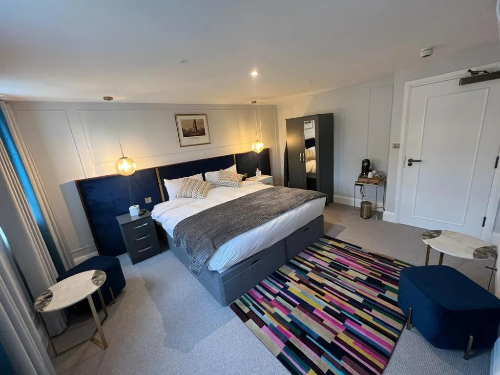 Bed in Three Falcons