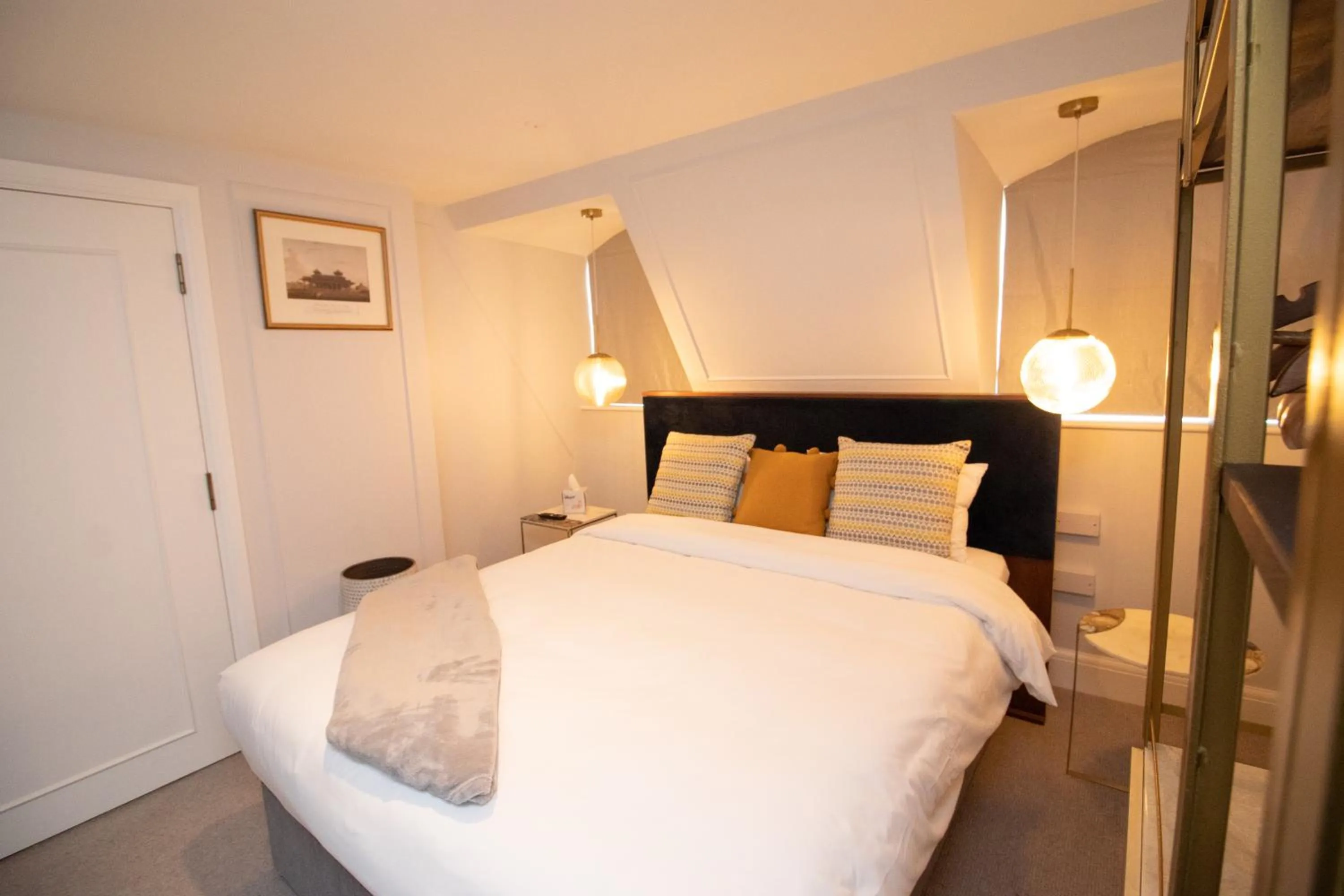 Bed in Three Falcons