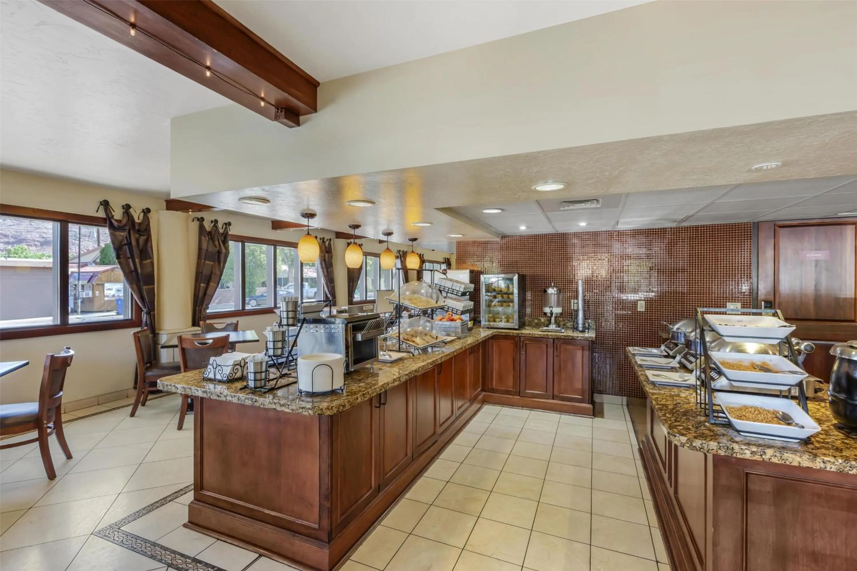 Breakfast in Best Western Plus Greenwell Inn