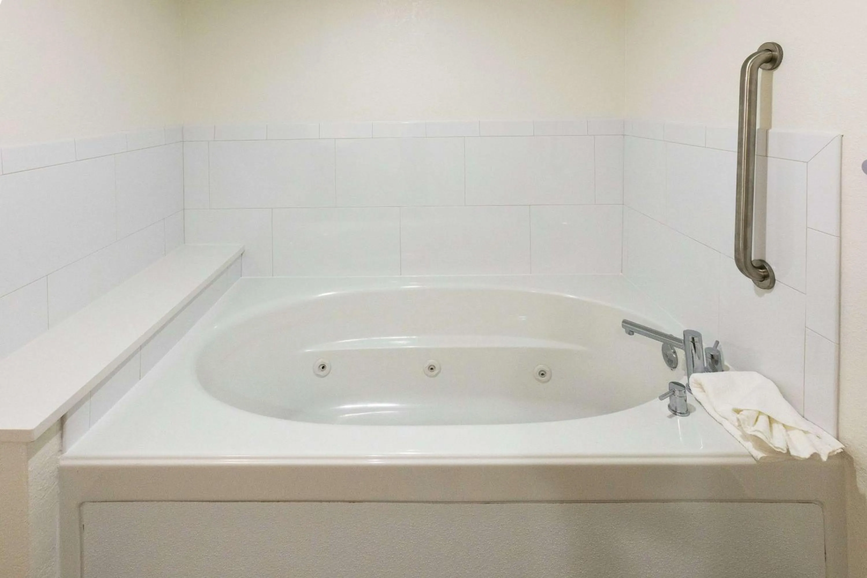 Bathroom in Hampton Inn Saint Augustine Beach