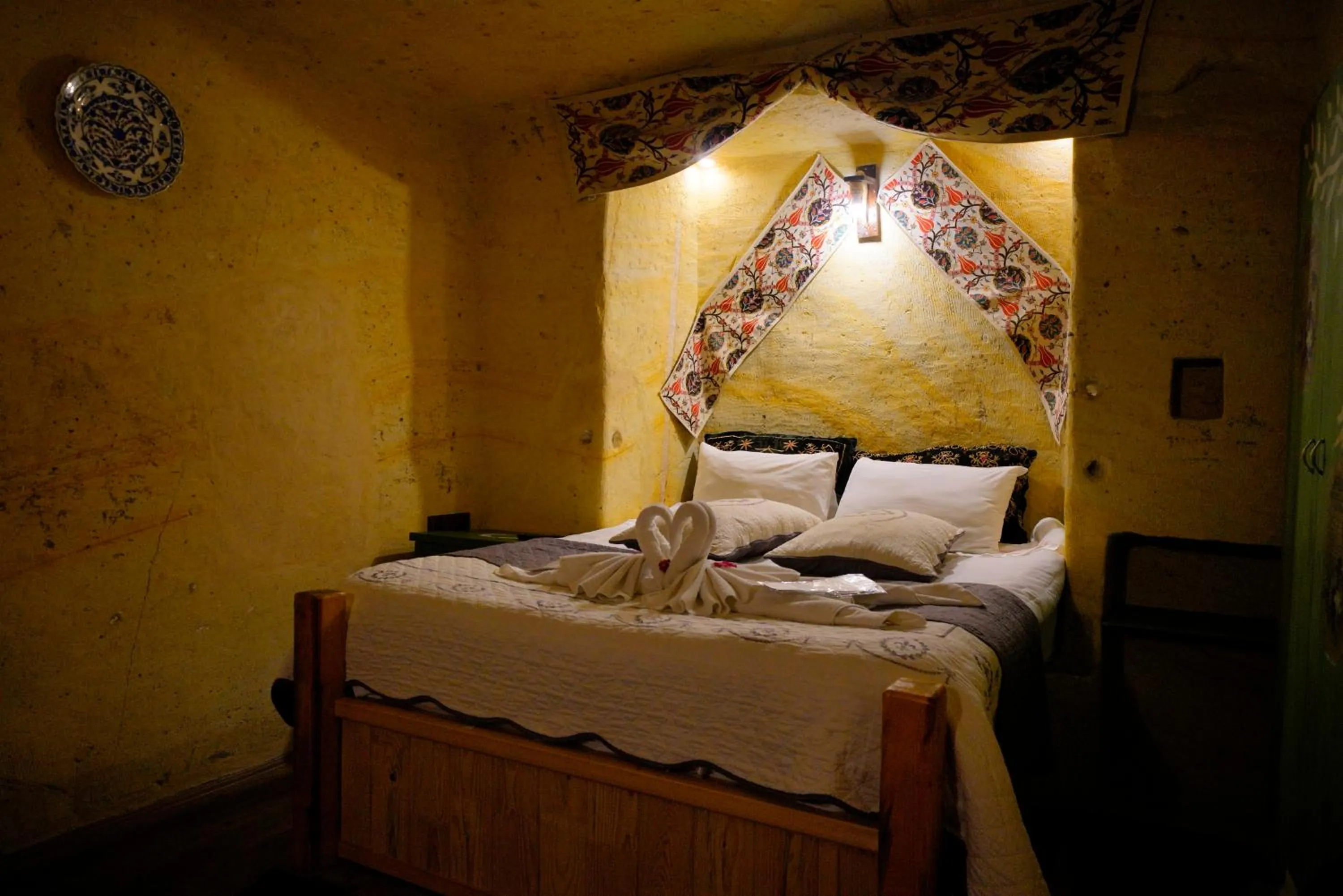 Bed in Antik Cave House