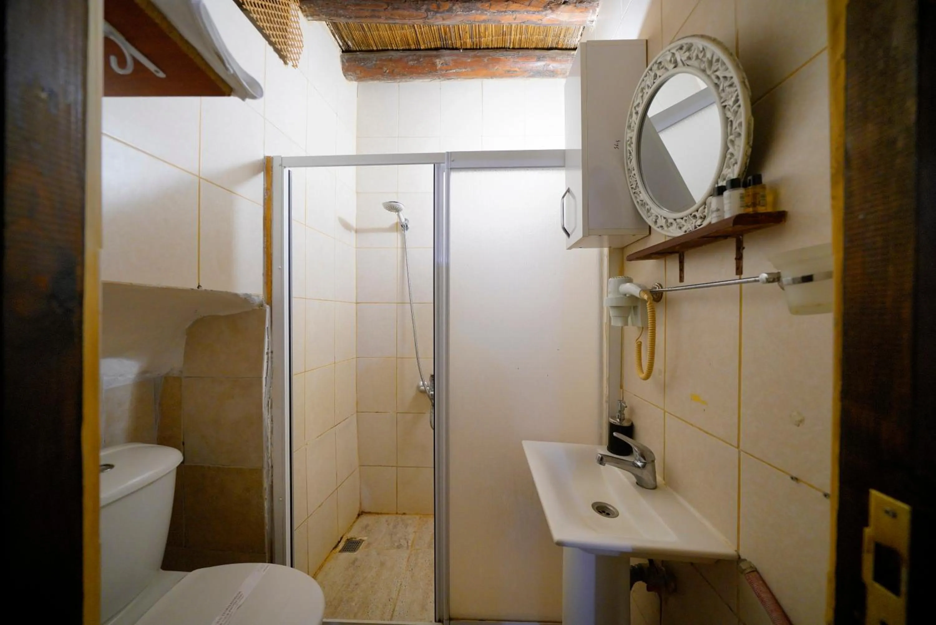 Toilet in Antik Cave House