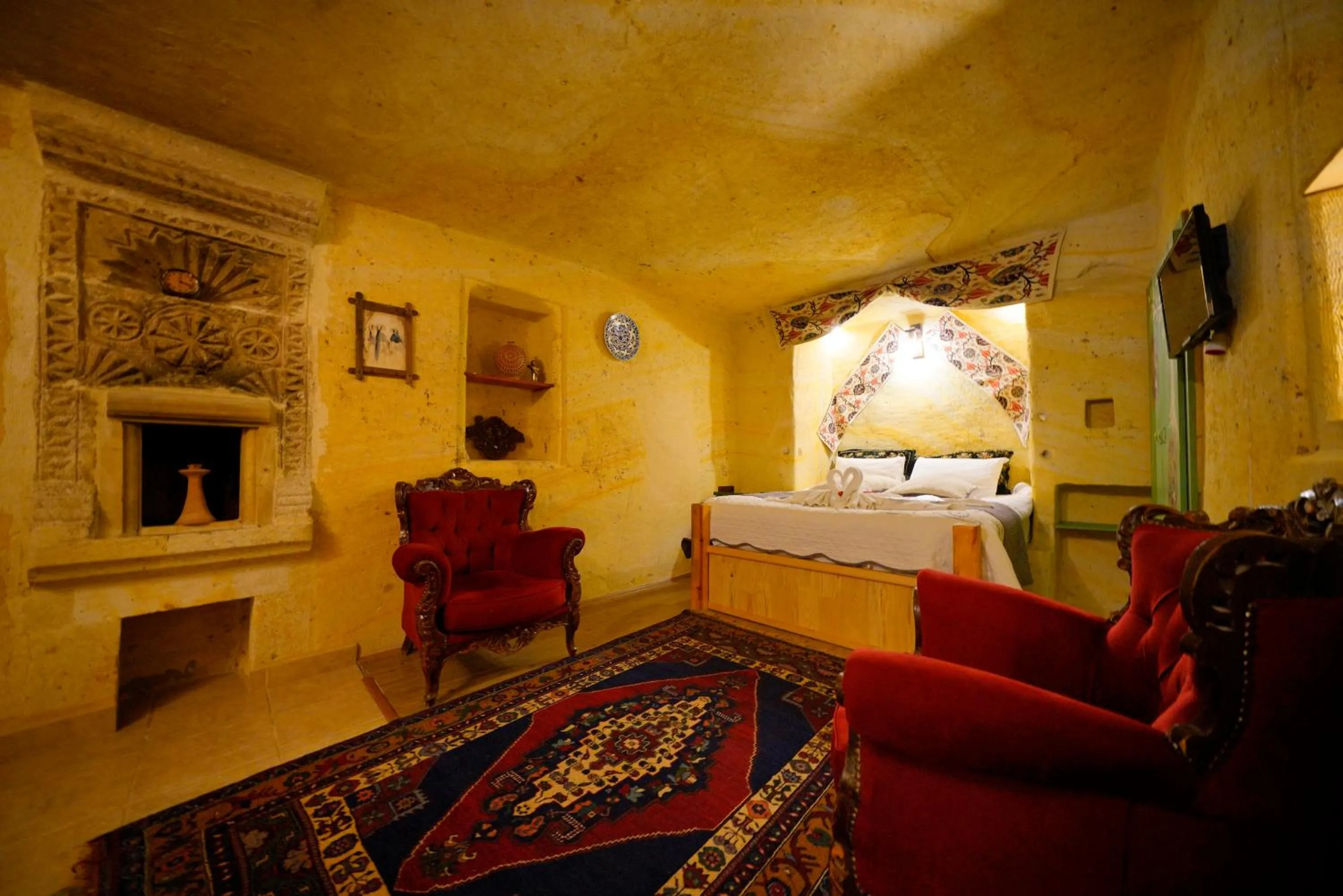 TV and multimedia in Antik Cave House