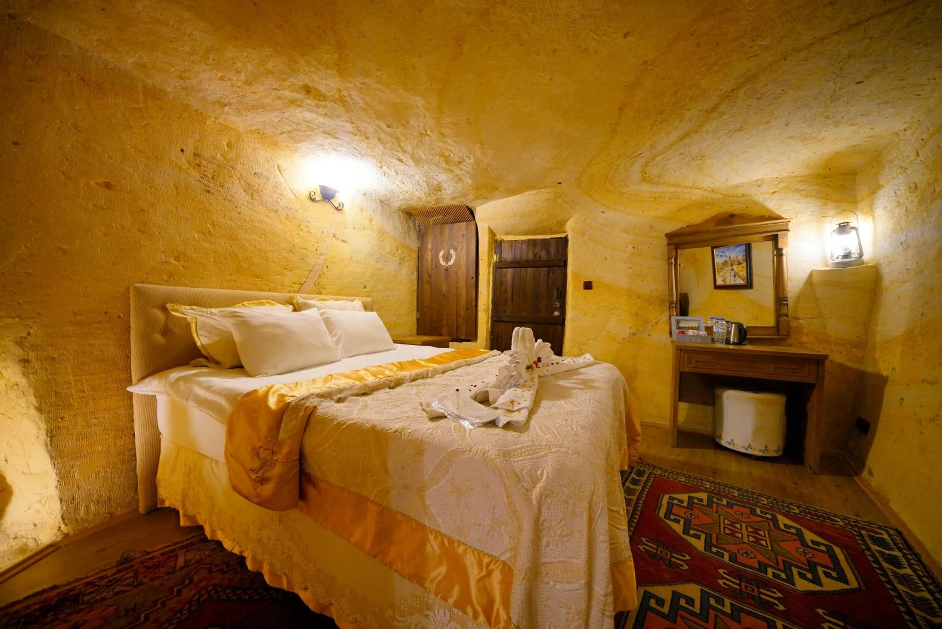 Photo of the whole room in Antik Cave House