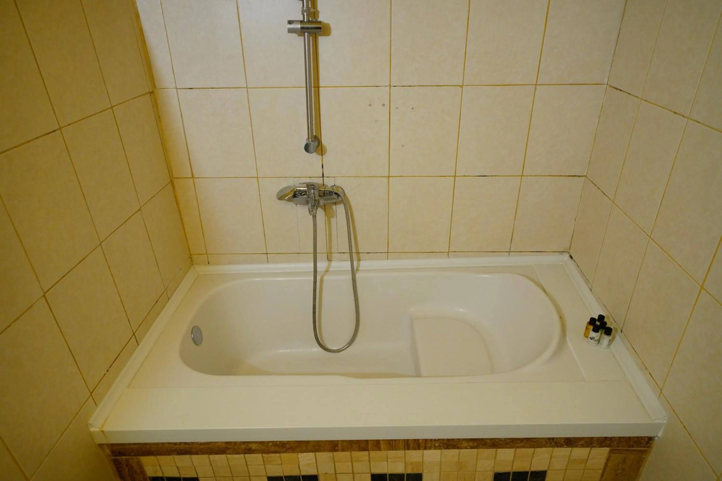 Bathroom in Antik Cave House