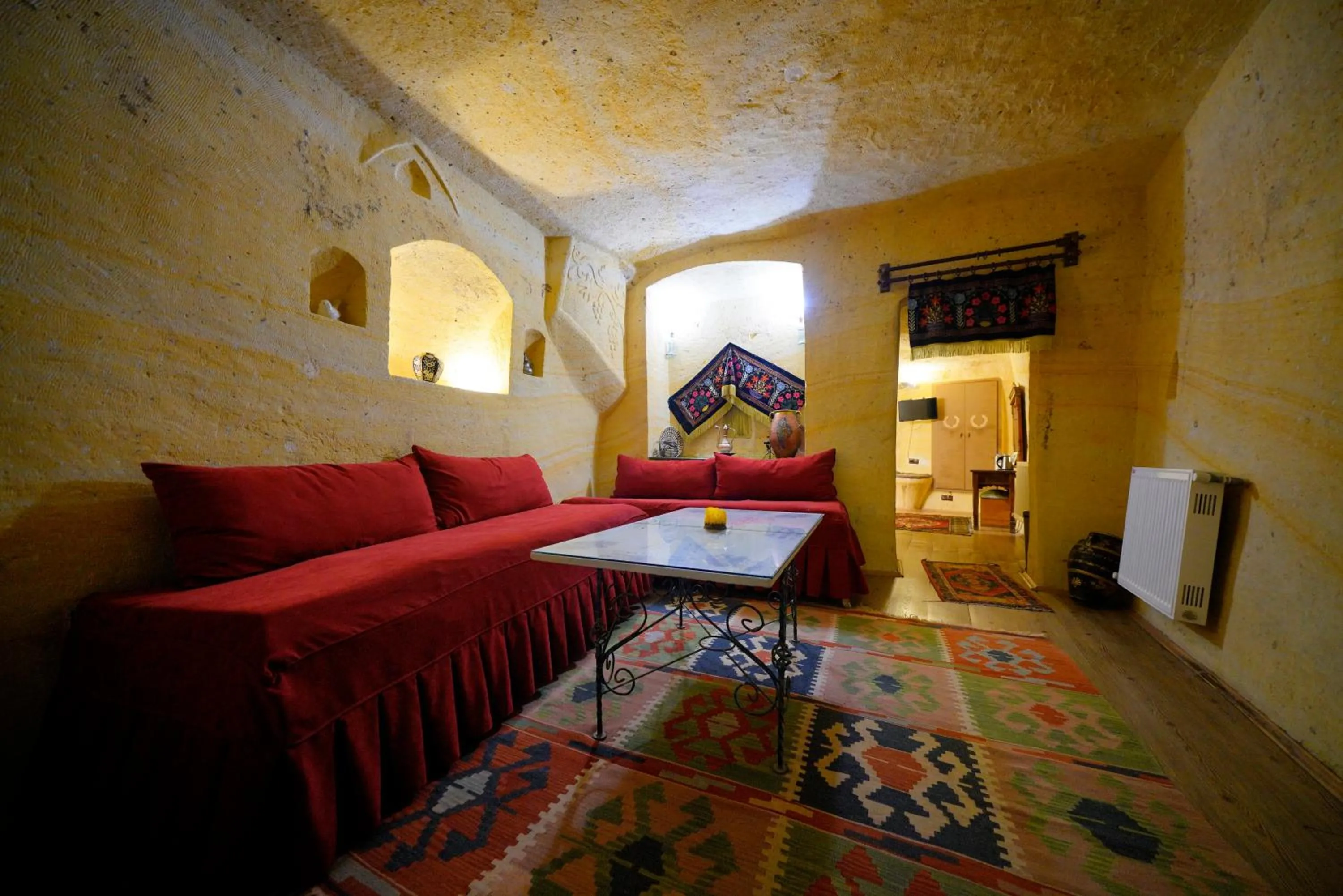 Living room in Antik Cave House