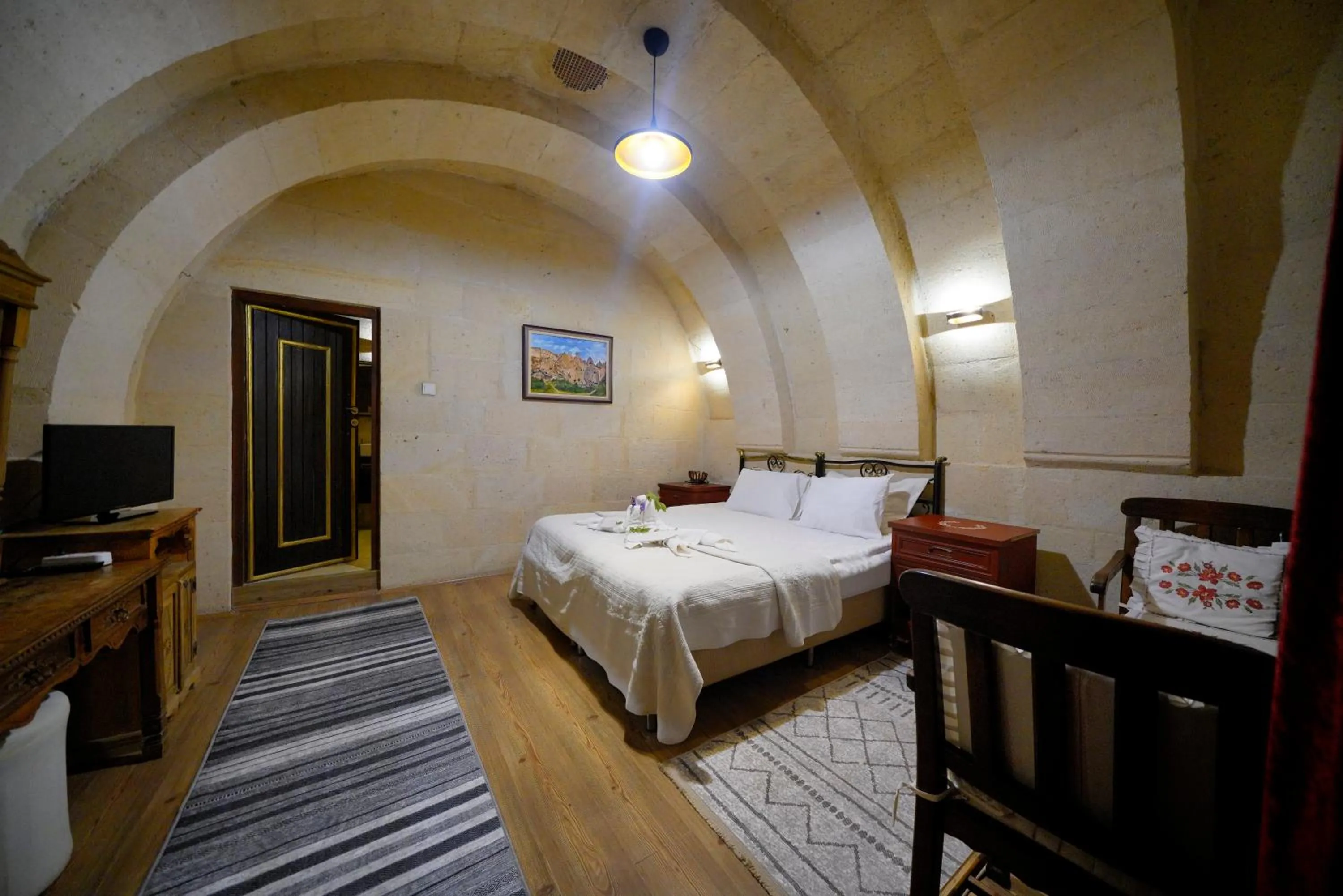 TV and multimedia in Antik Cave House