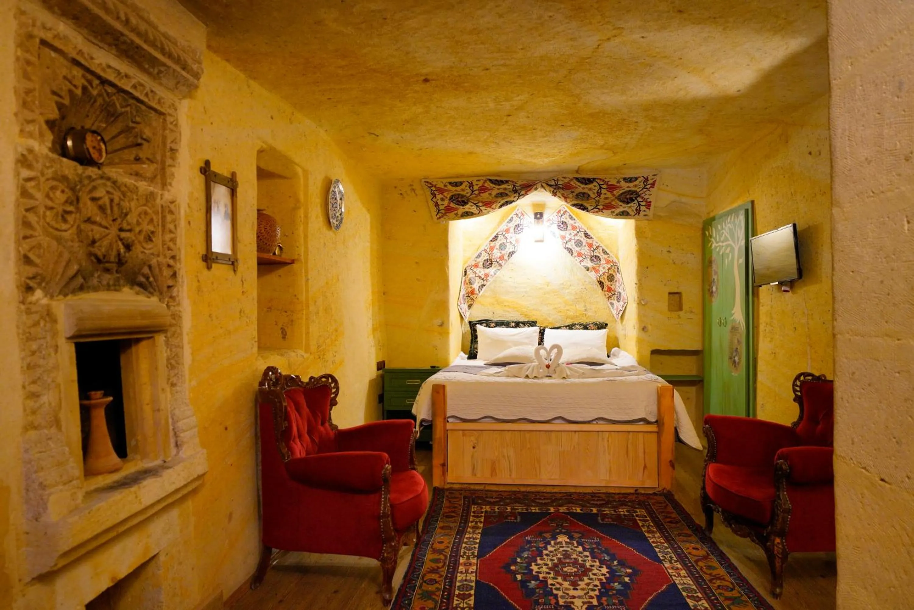 Bed in Antik Cave House