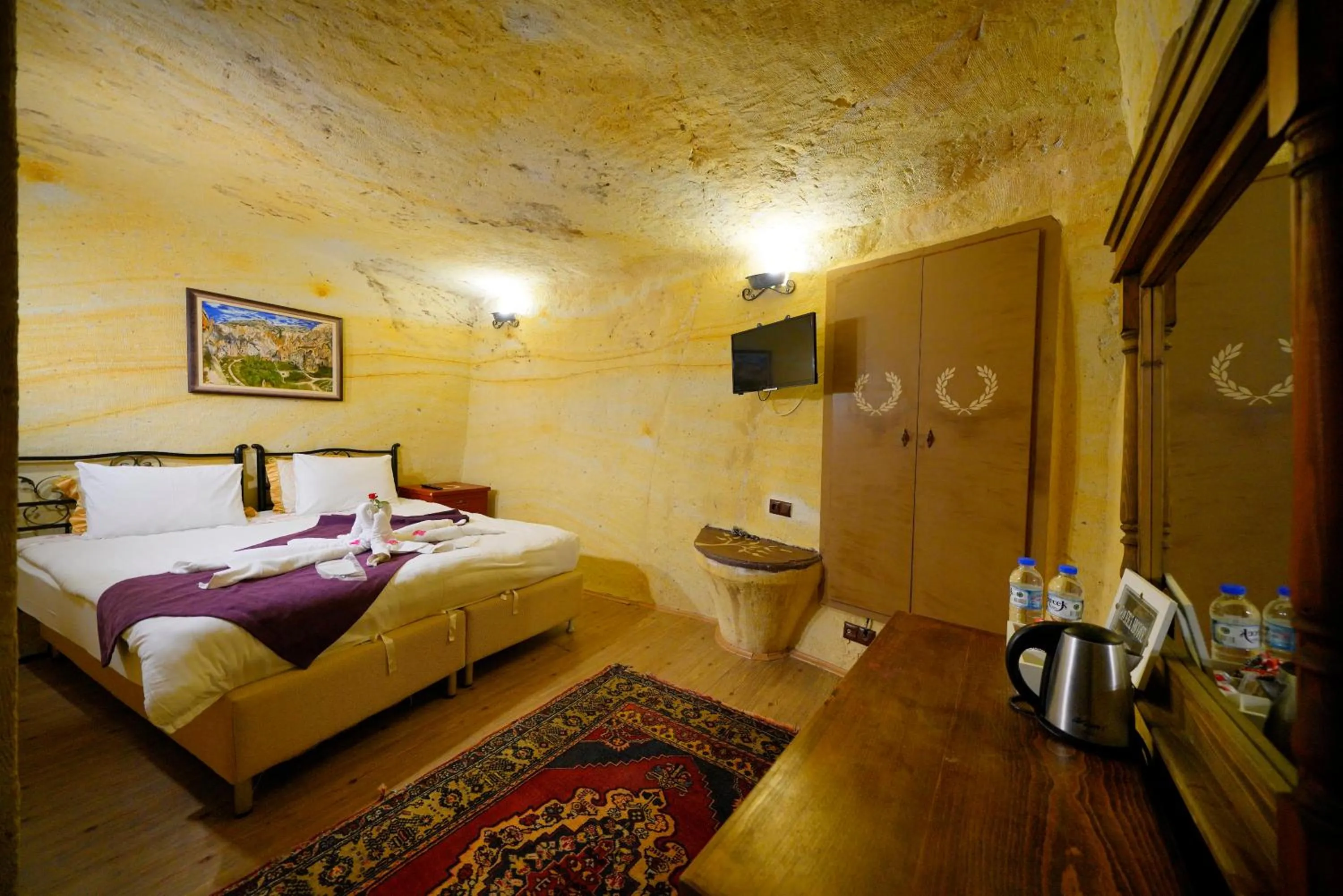 Bedroom in Antik Cave House