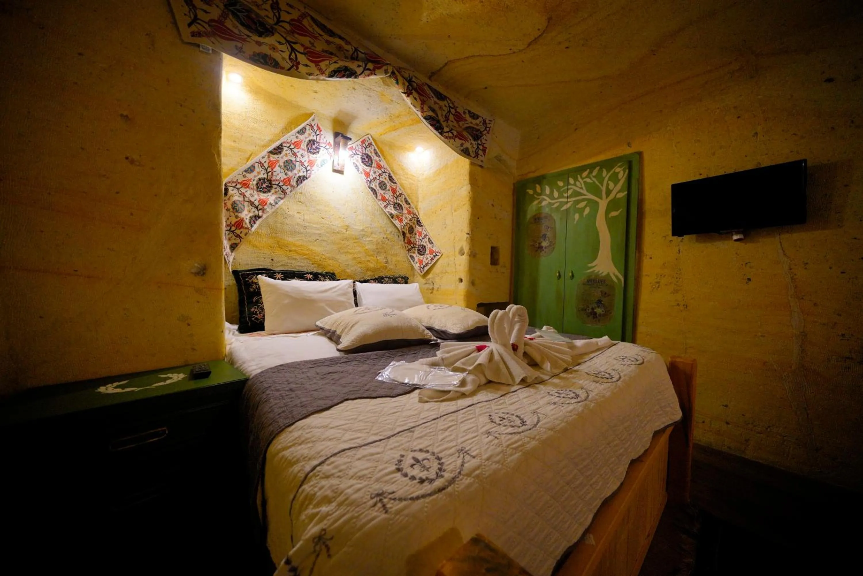 Bedroom in Antik Cave House