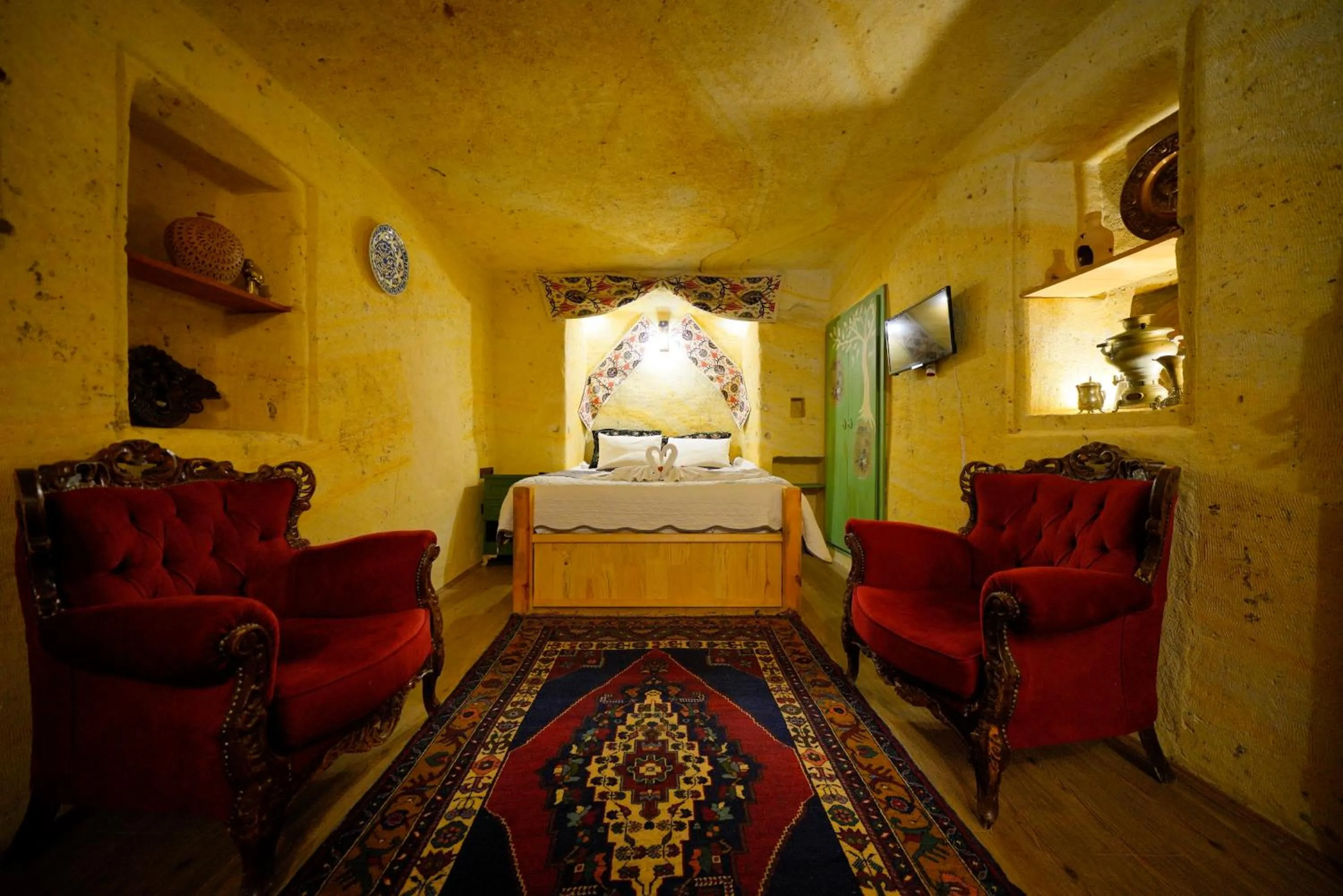 Bed in Antik Cave House