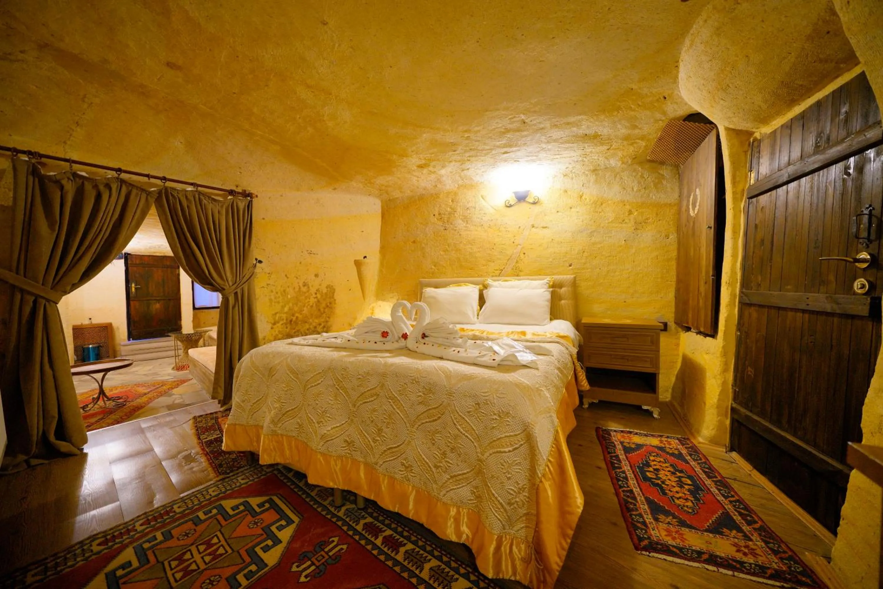 Bed in Antik Cave House