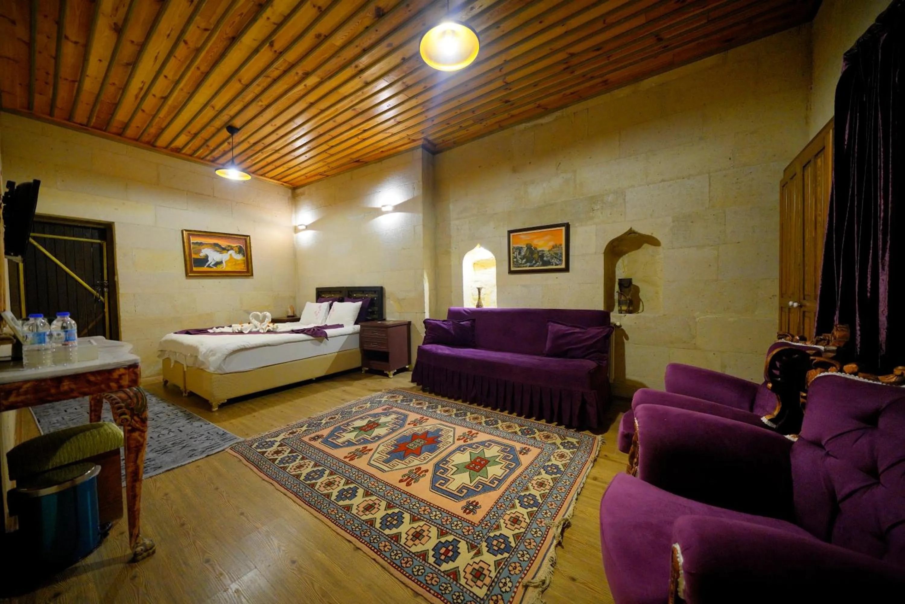 Photo of the whole room in Antik Cave House