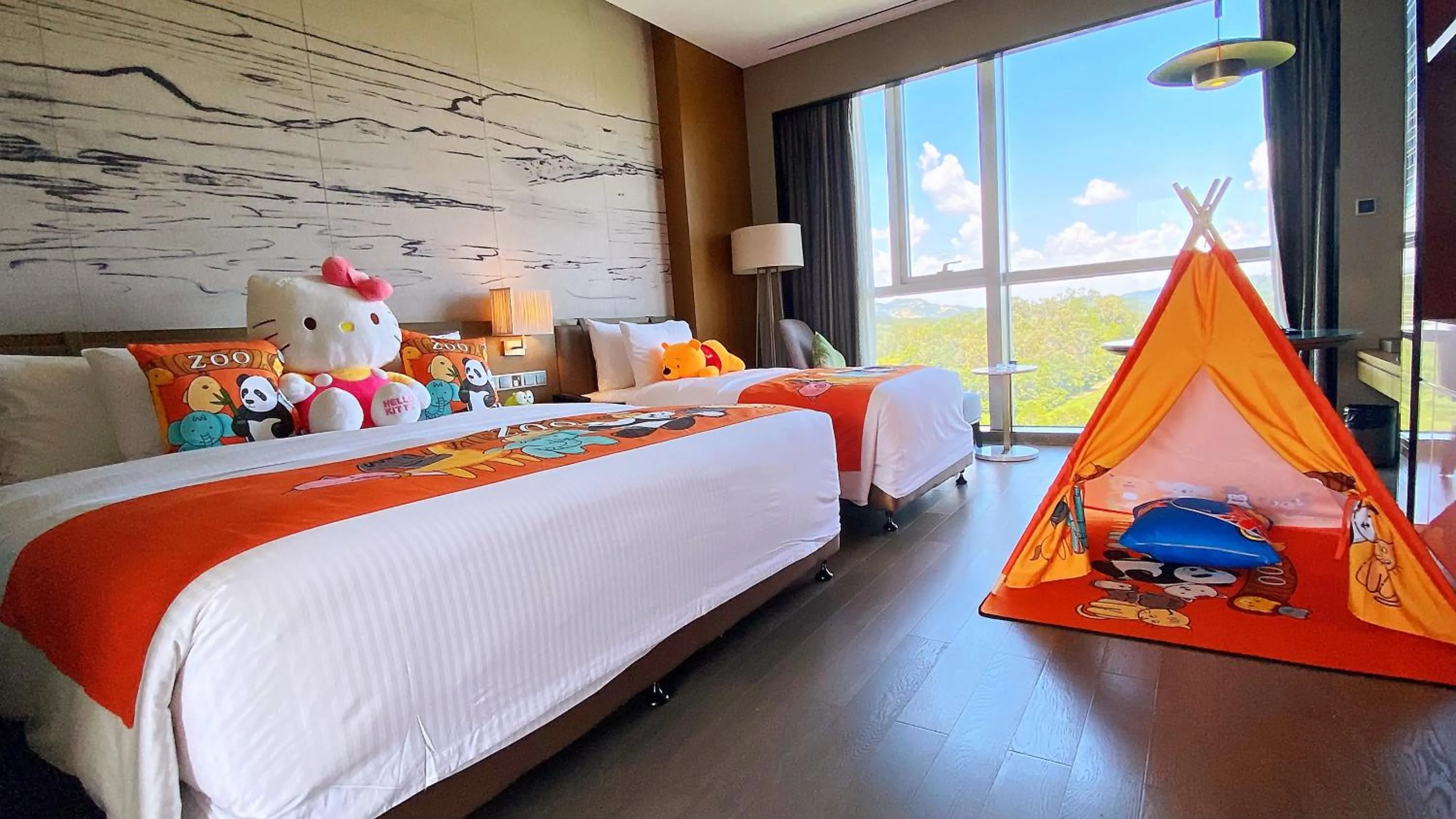 Photo of the whole room, Bed in Wanda Realm Heshan