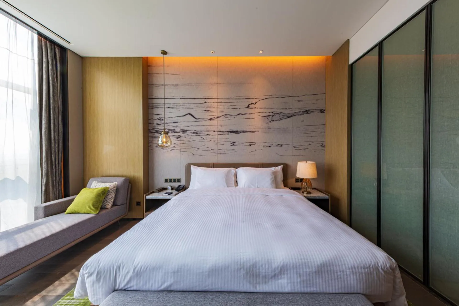 Bed in Wanda Realm Heshan