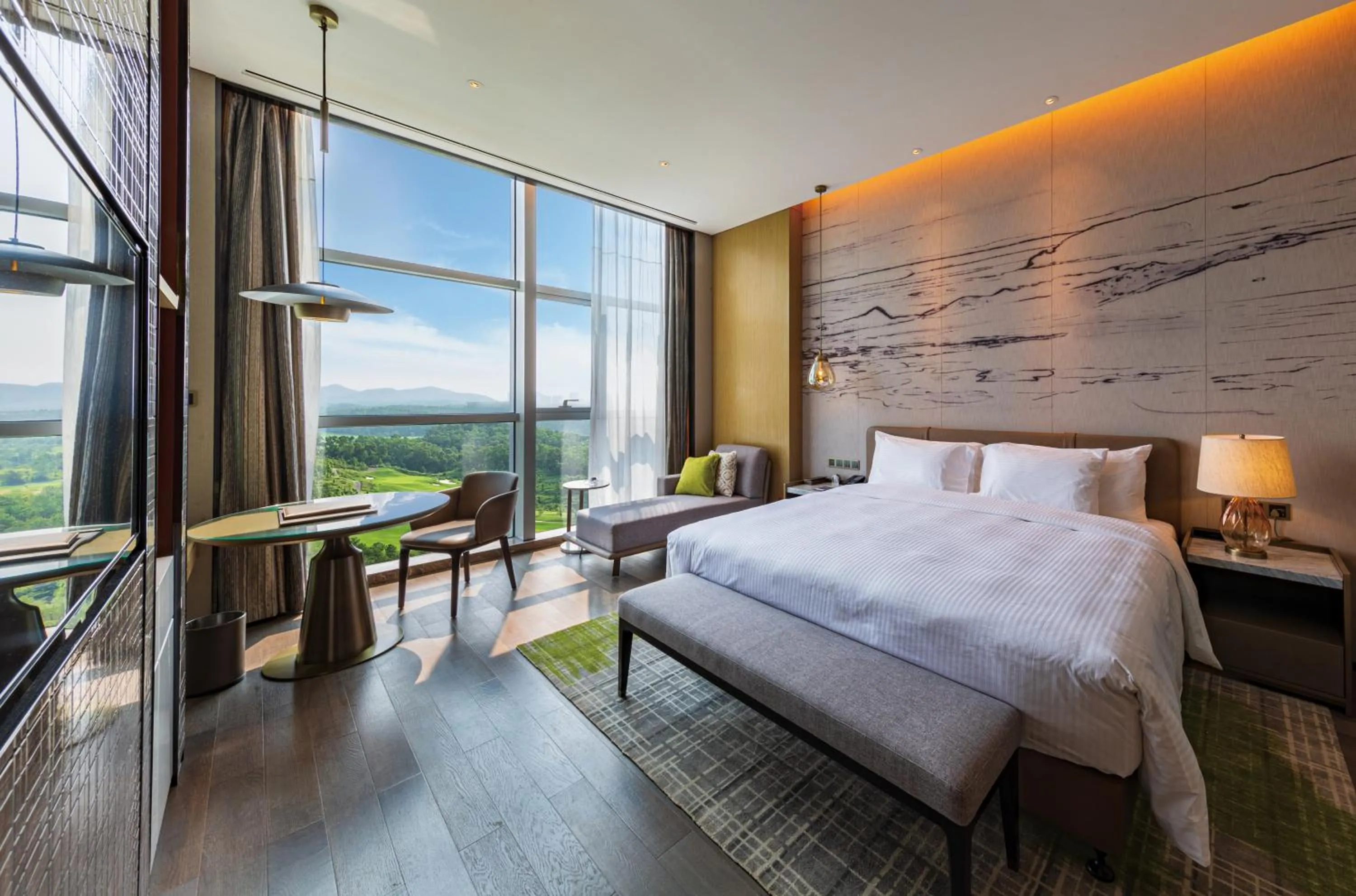 Photo of the whole room, Bed in Wanda Realm Heshan