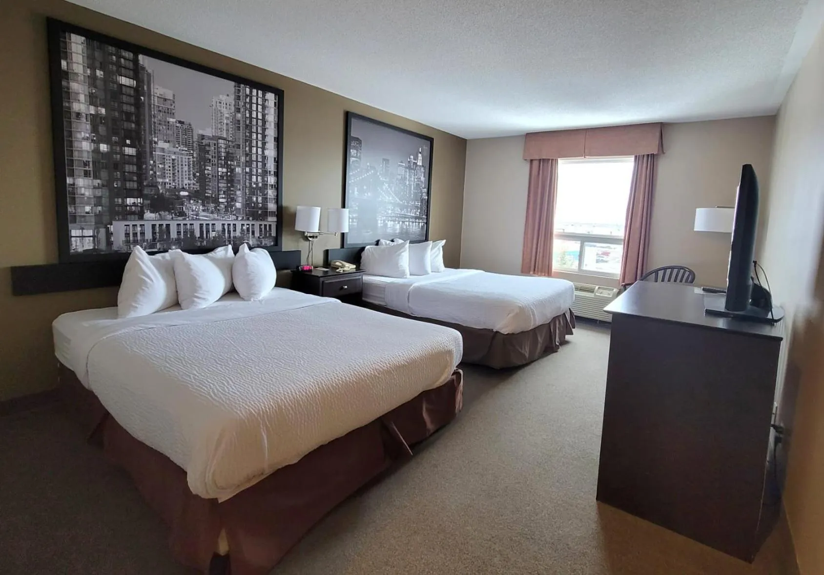 Bed in Super 8 by Wyndham Barrie South