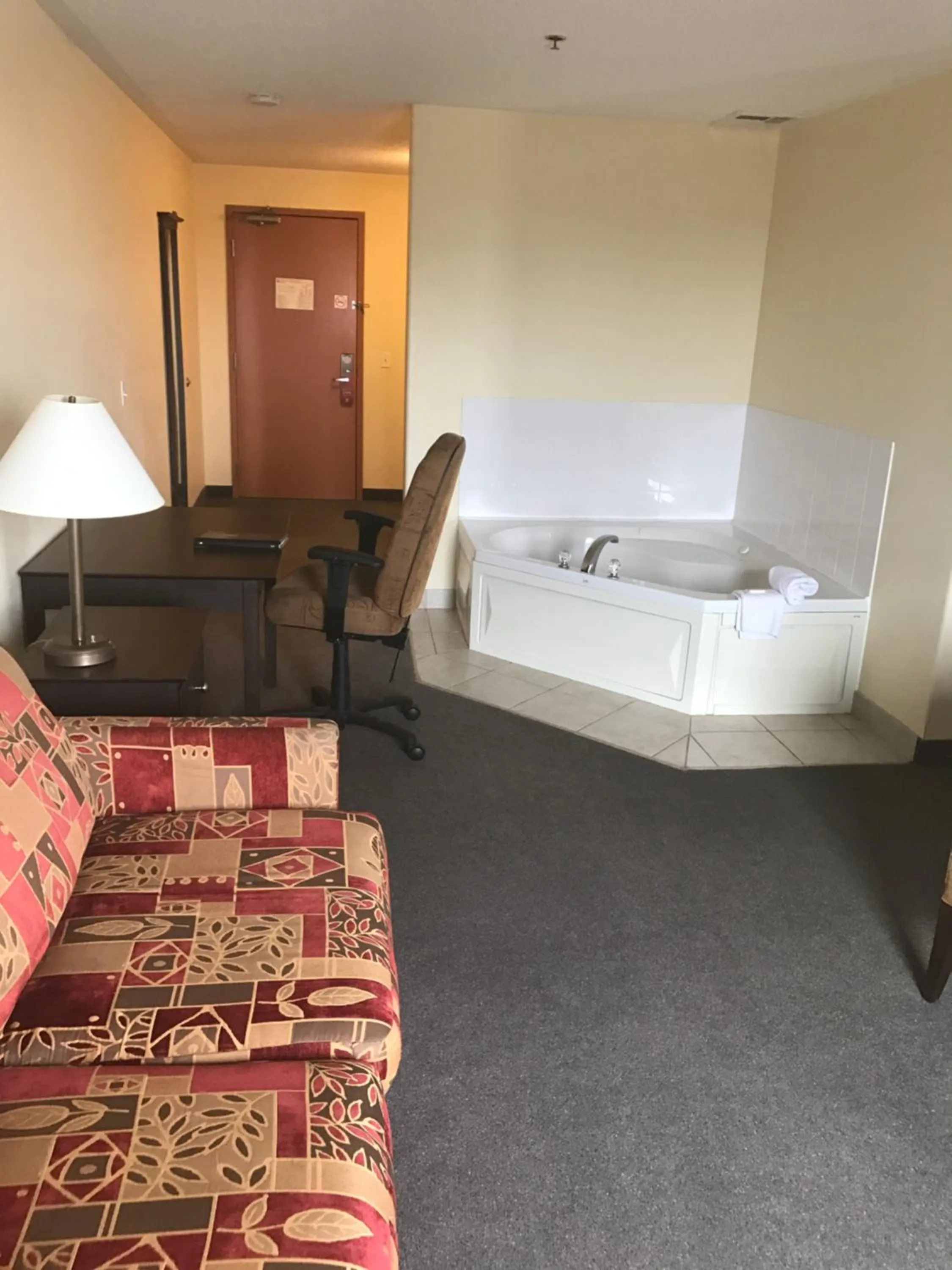 Bed in Super 8 by Wyndham Barrie South