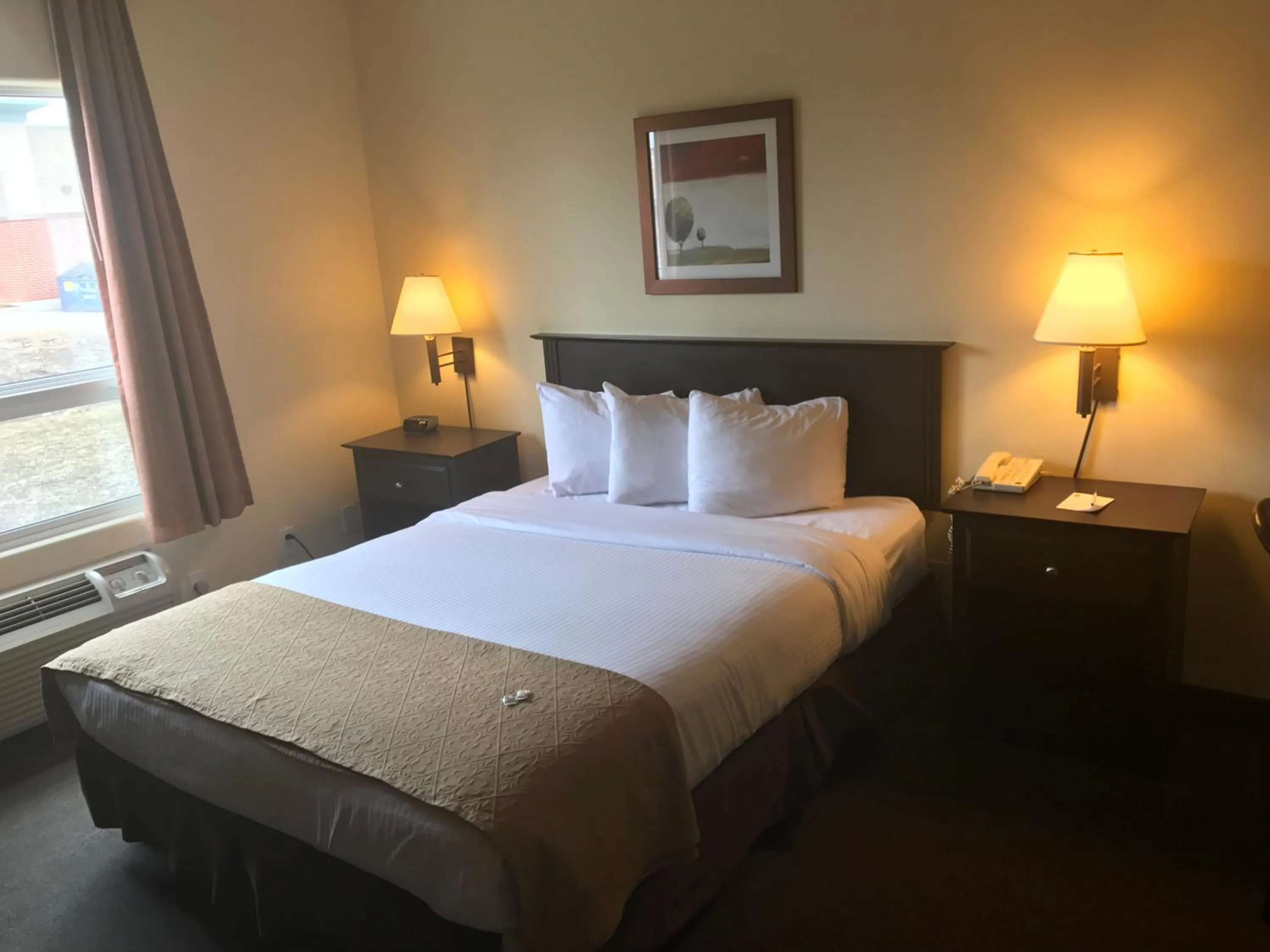 Bed in Super 8 by Wyndham Barrie South